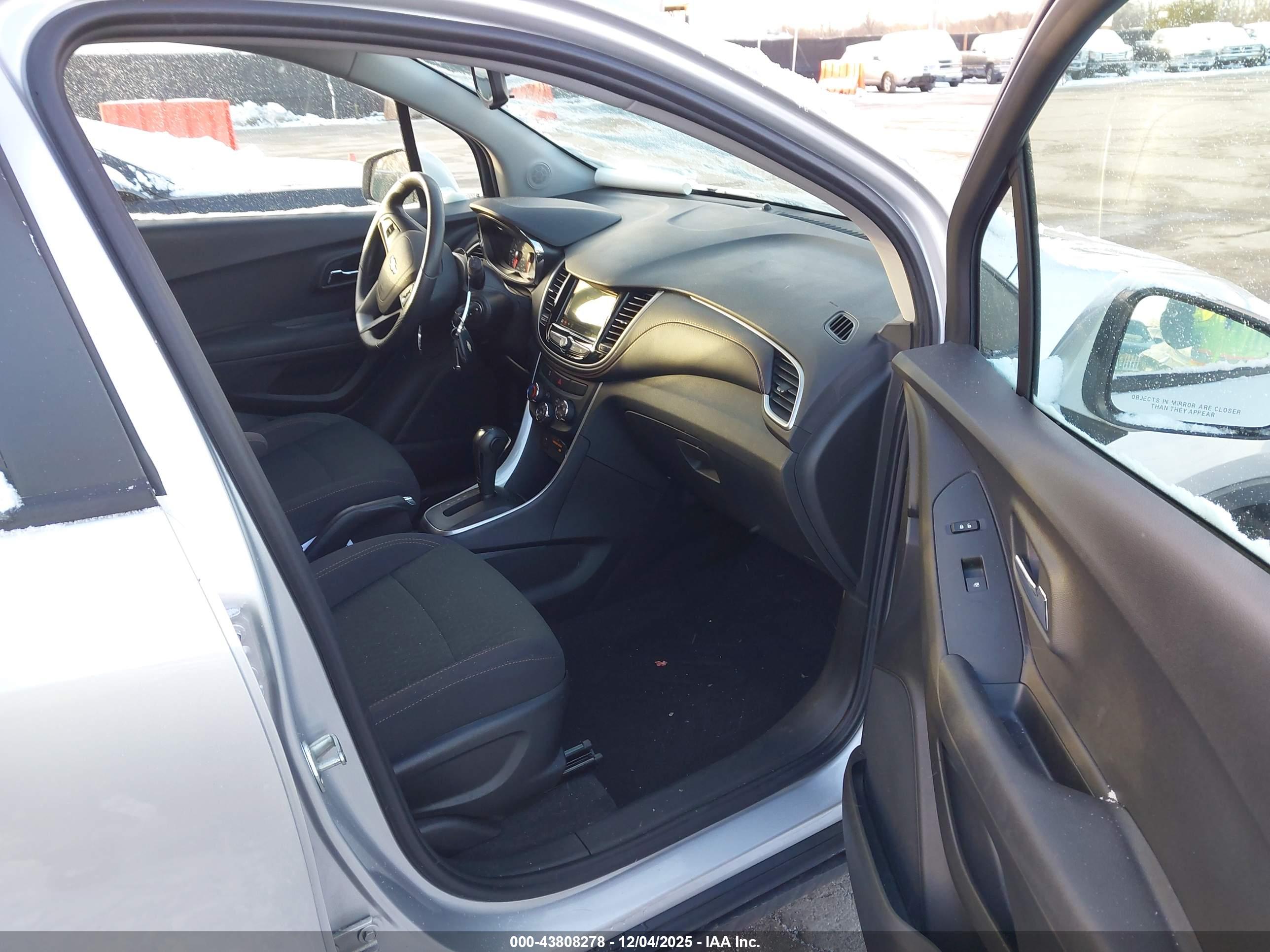 CHEVROLET TRAX image 5