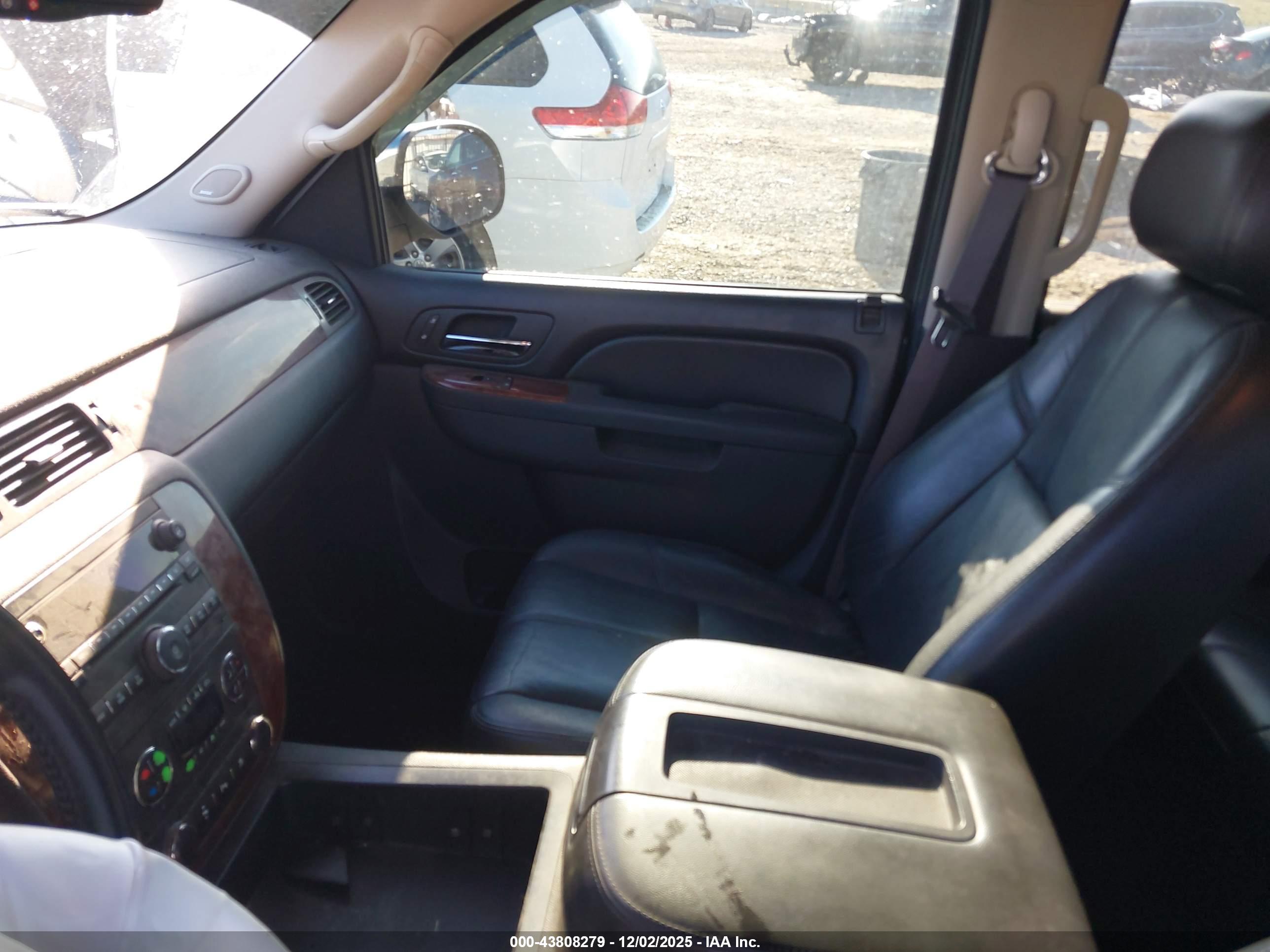CHEVROLET SILVERADO image 5