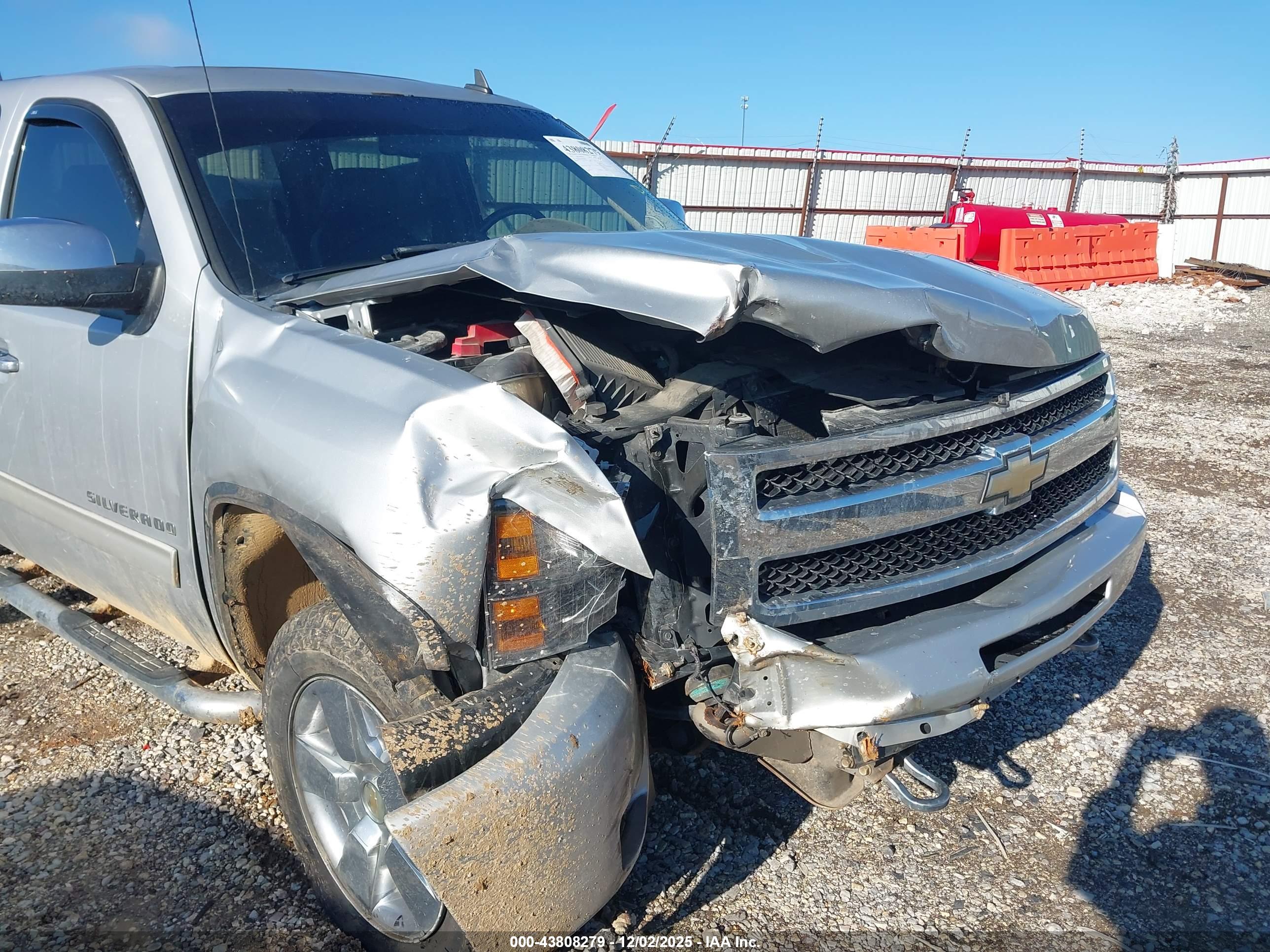 CHEVROLET SILVERADO image 6