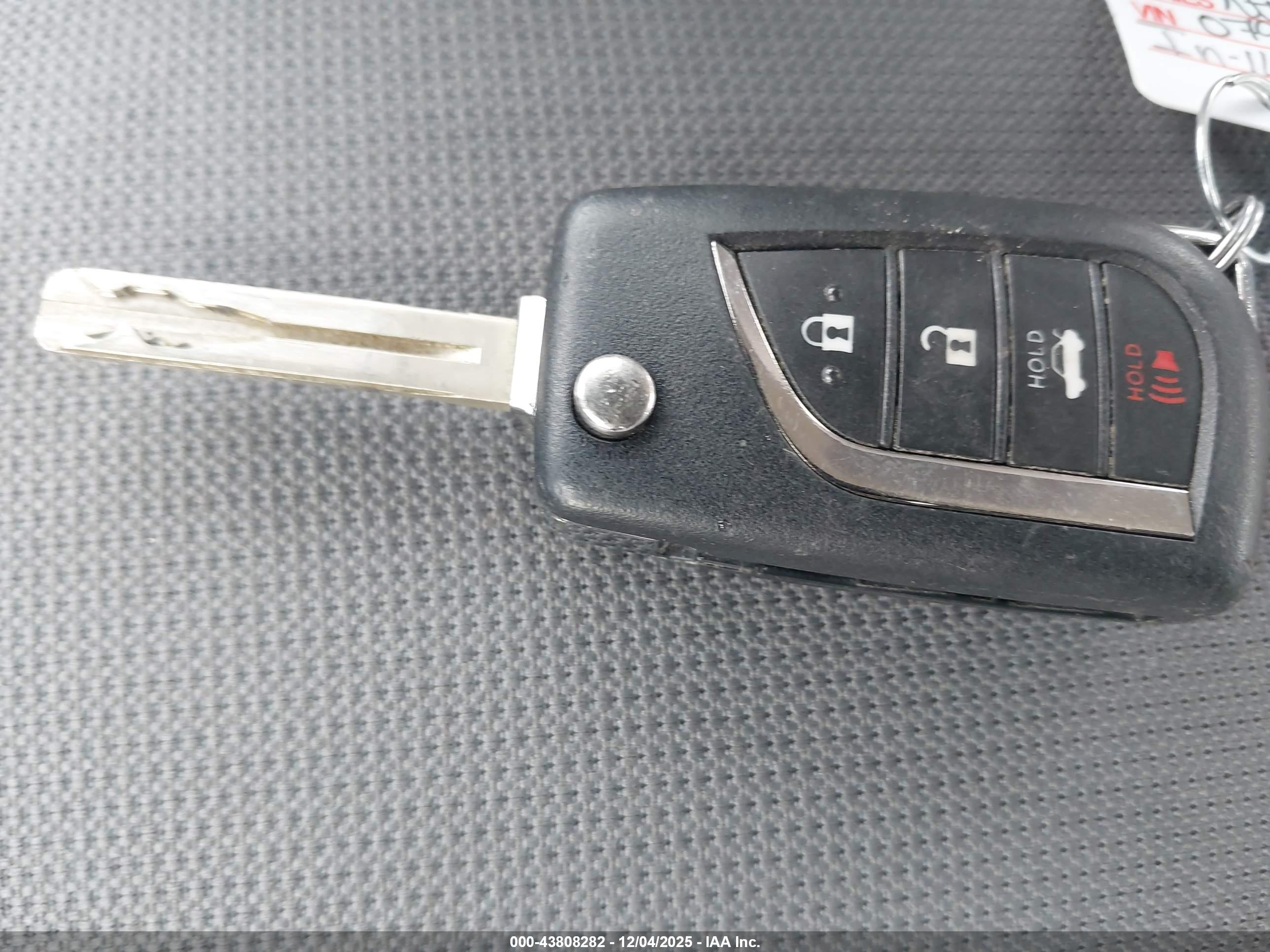 TOYOTA COROLLA image 11