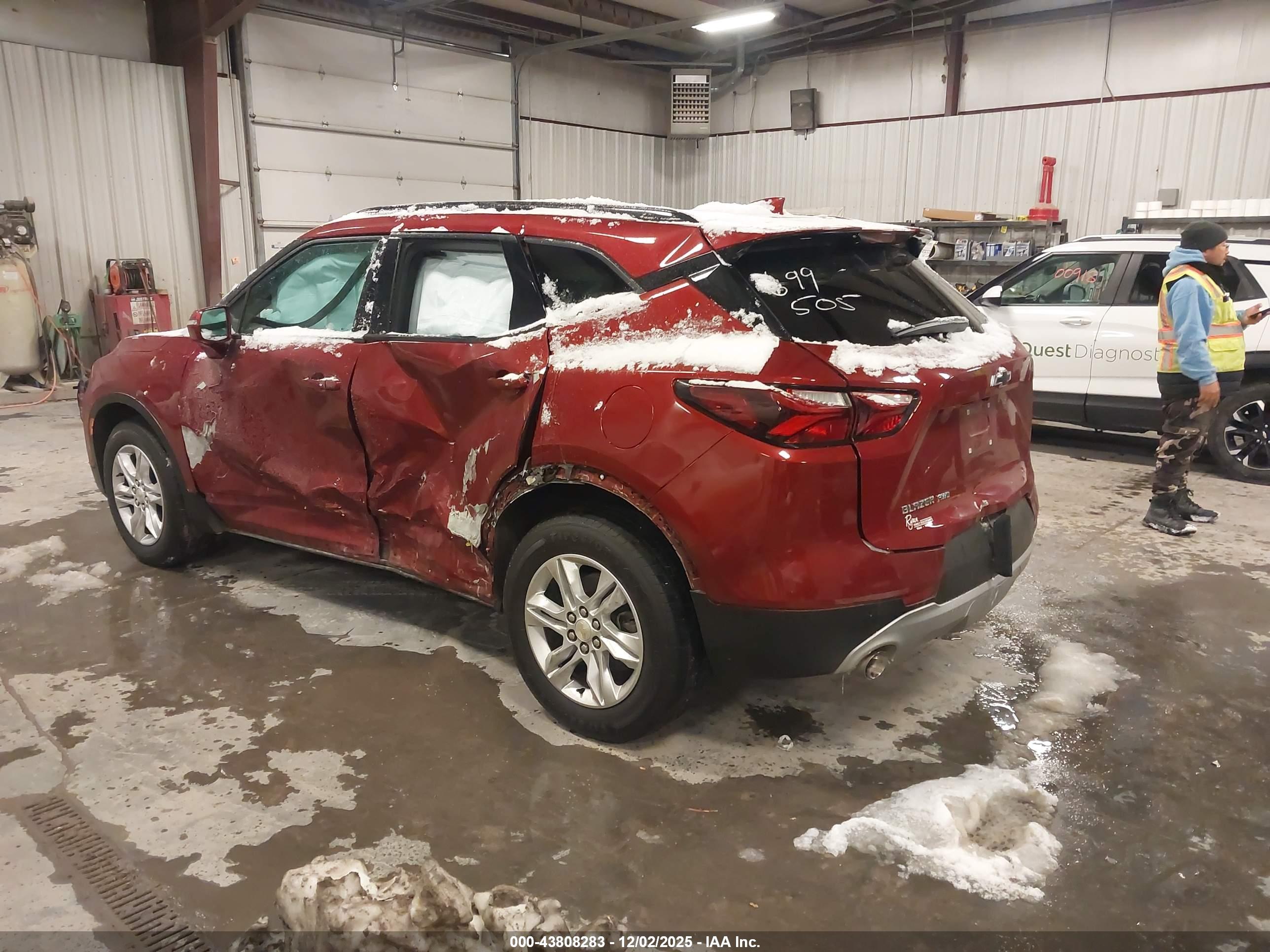 CHEVROLET BLAZER image 3