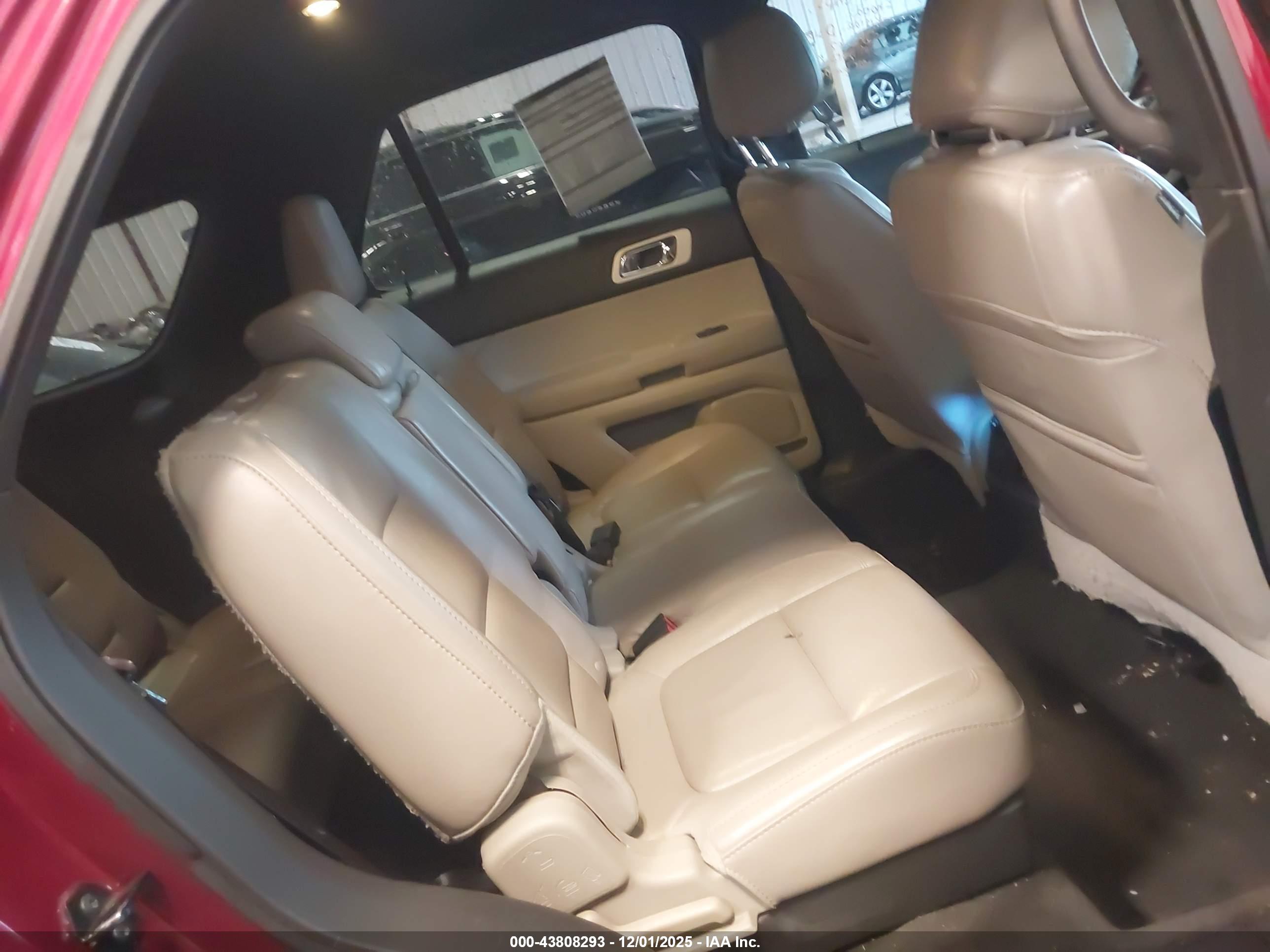 FORD EXPLORER image 8