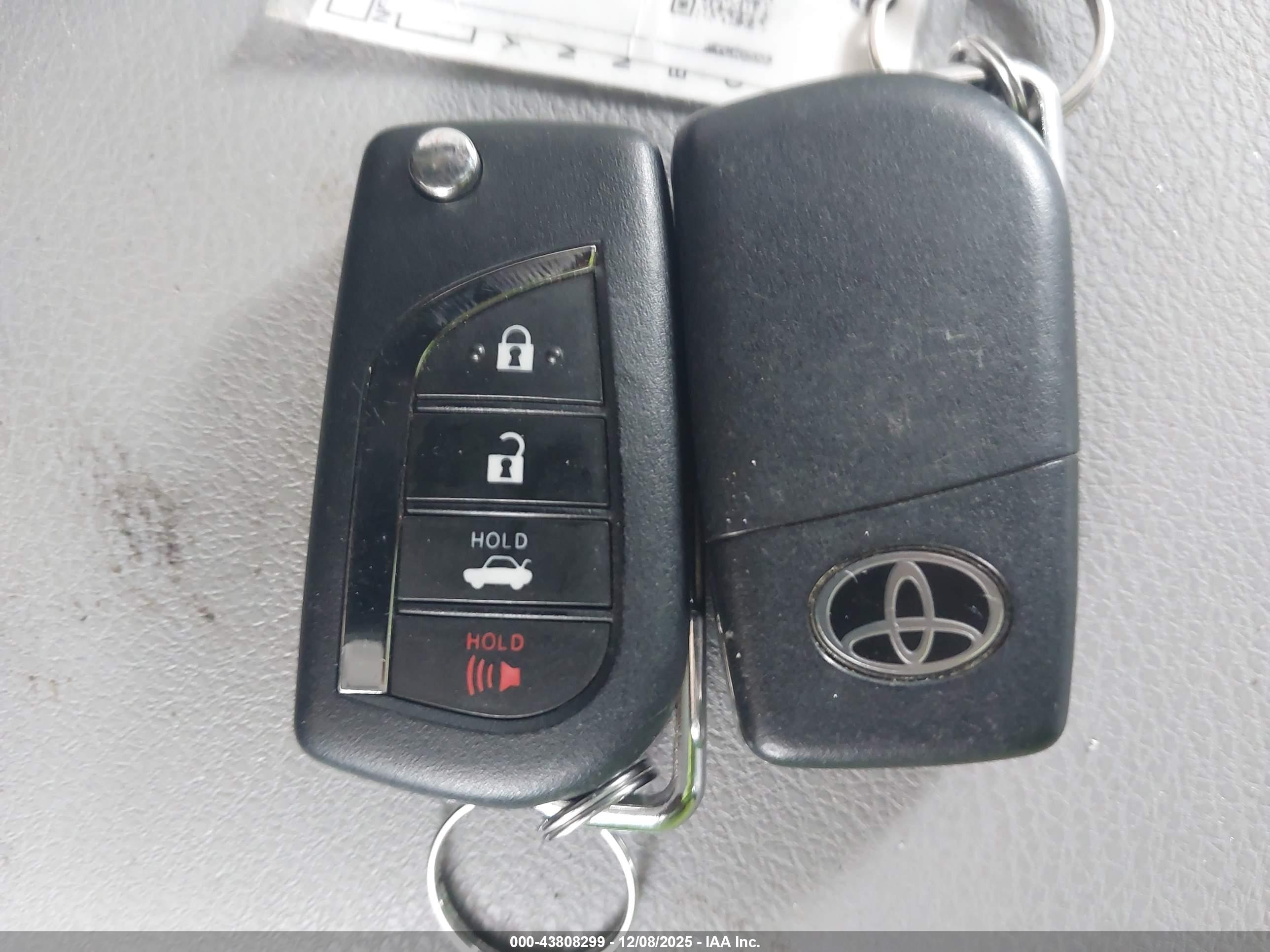 TOYOTA CAMRY image 11