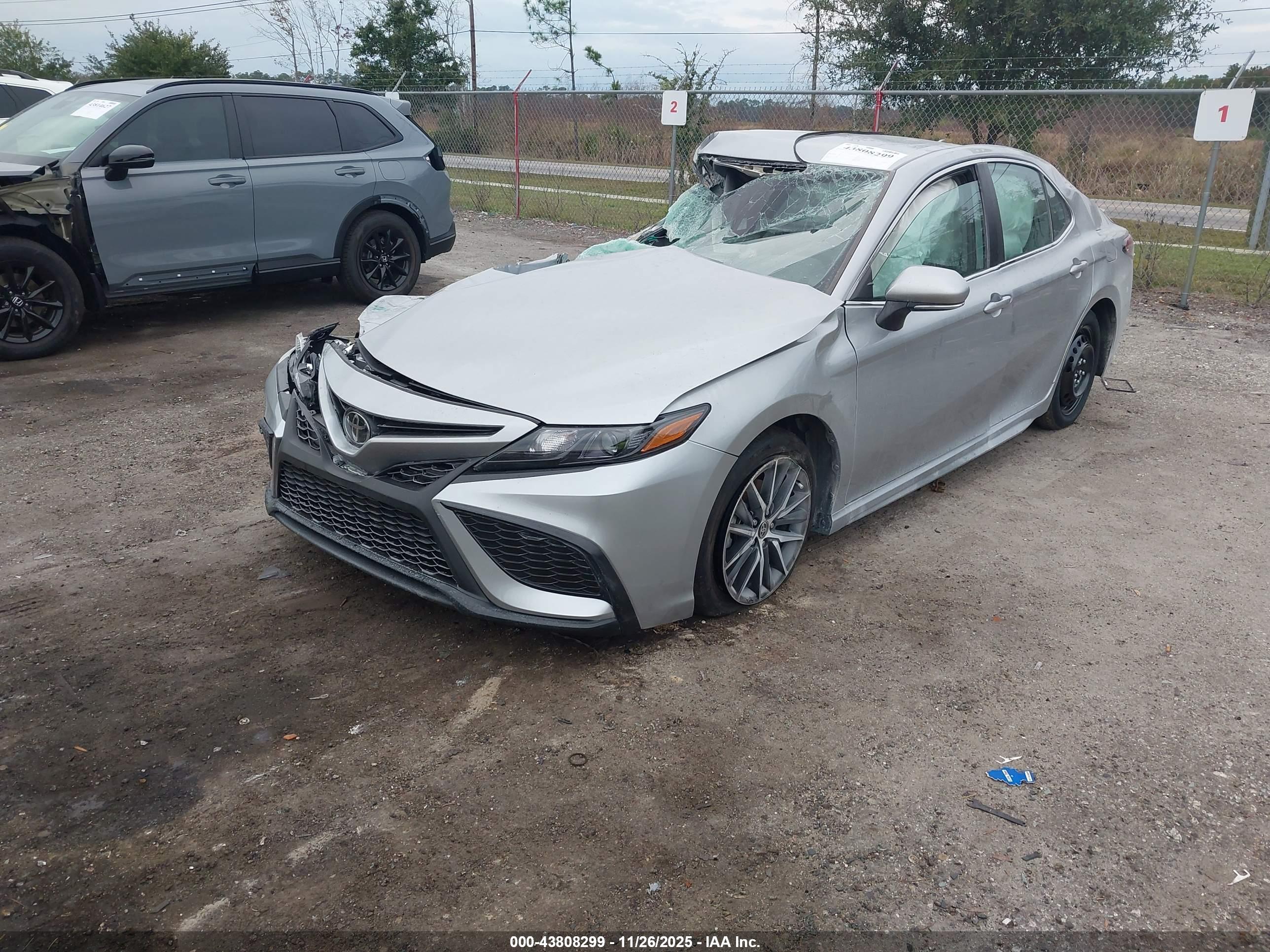 TOYOTA CAMRY image 2