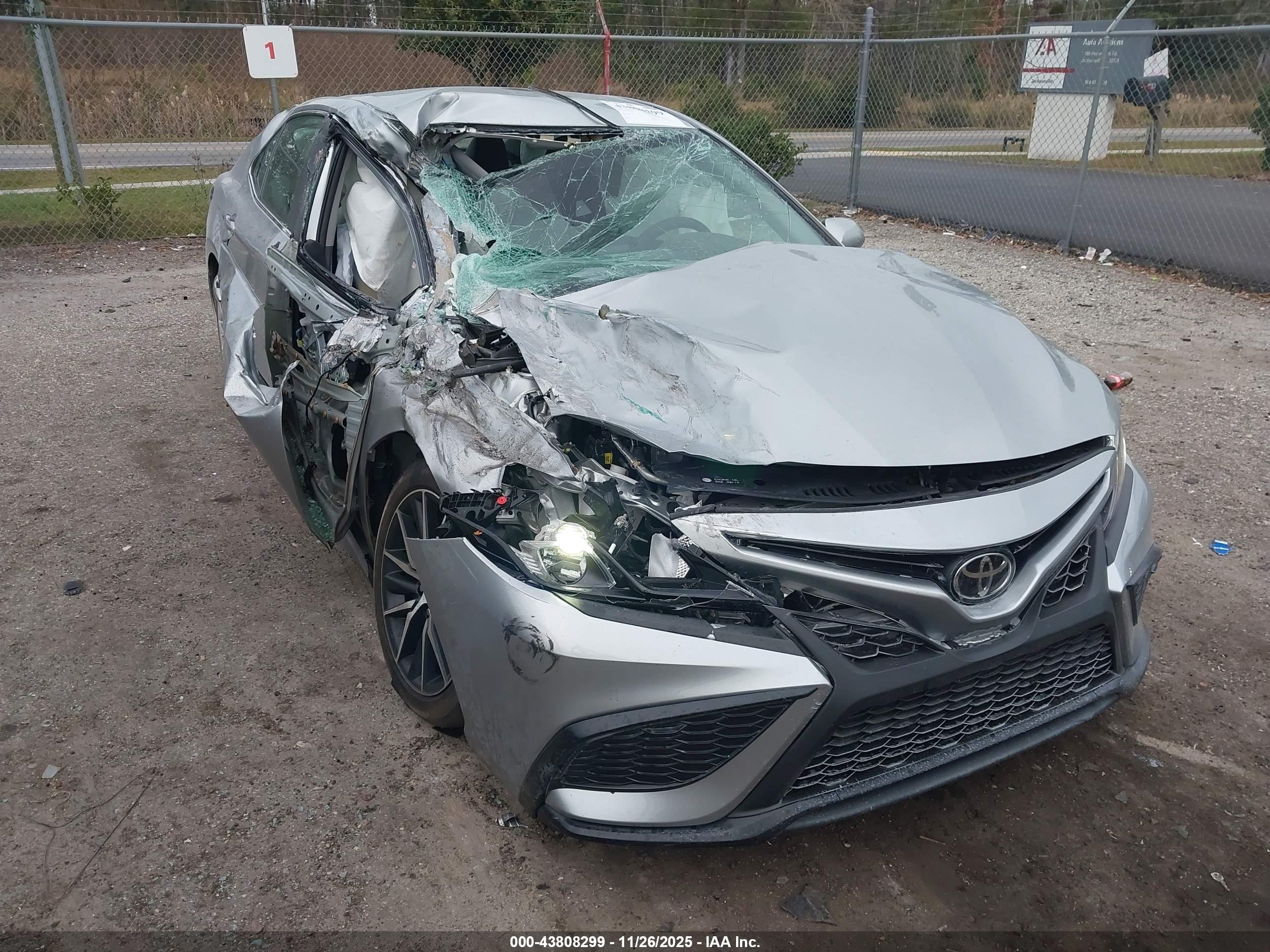 TOYOTA CAMRY image 6