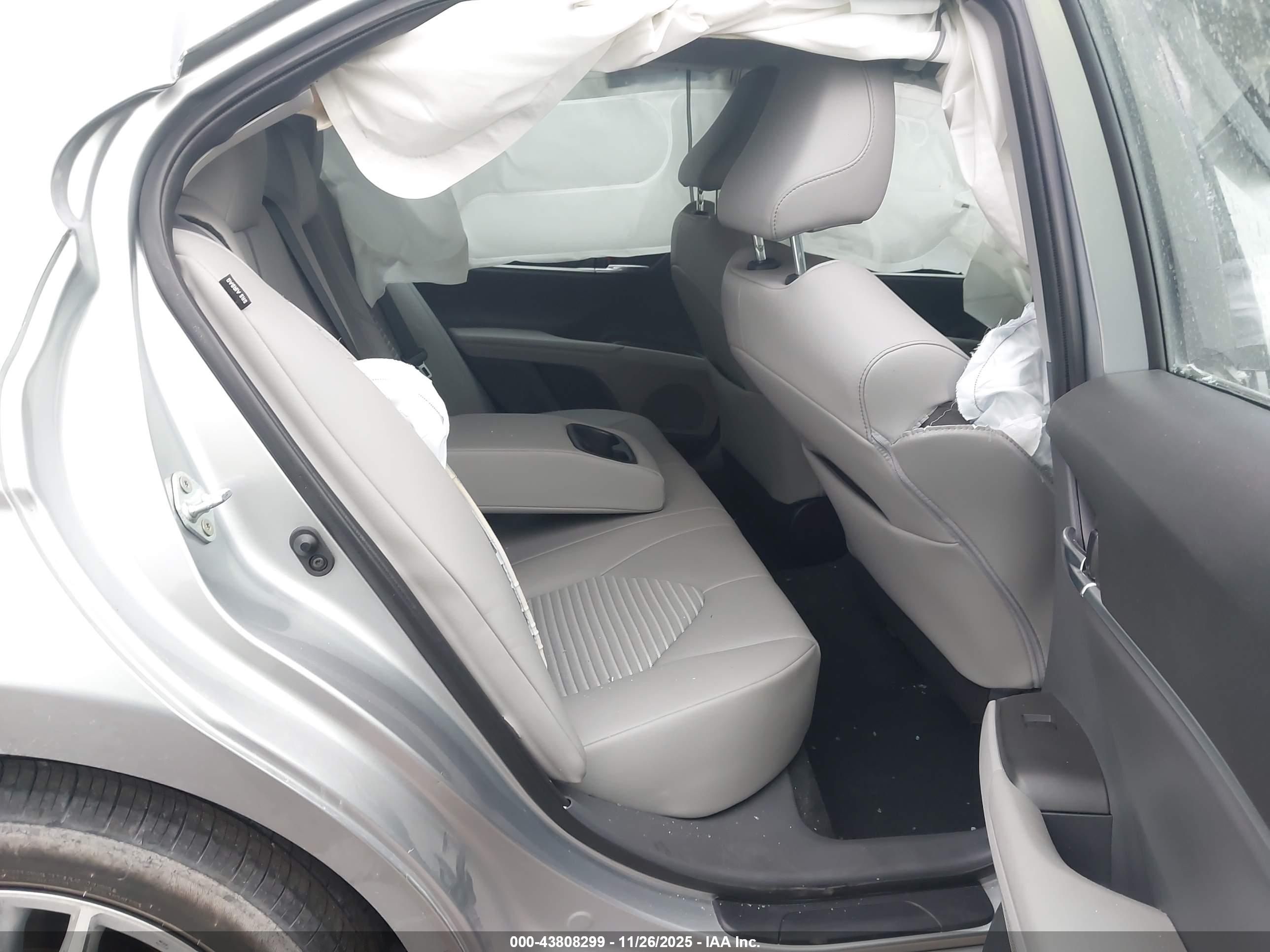 TOYOTA CAMRY image 8