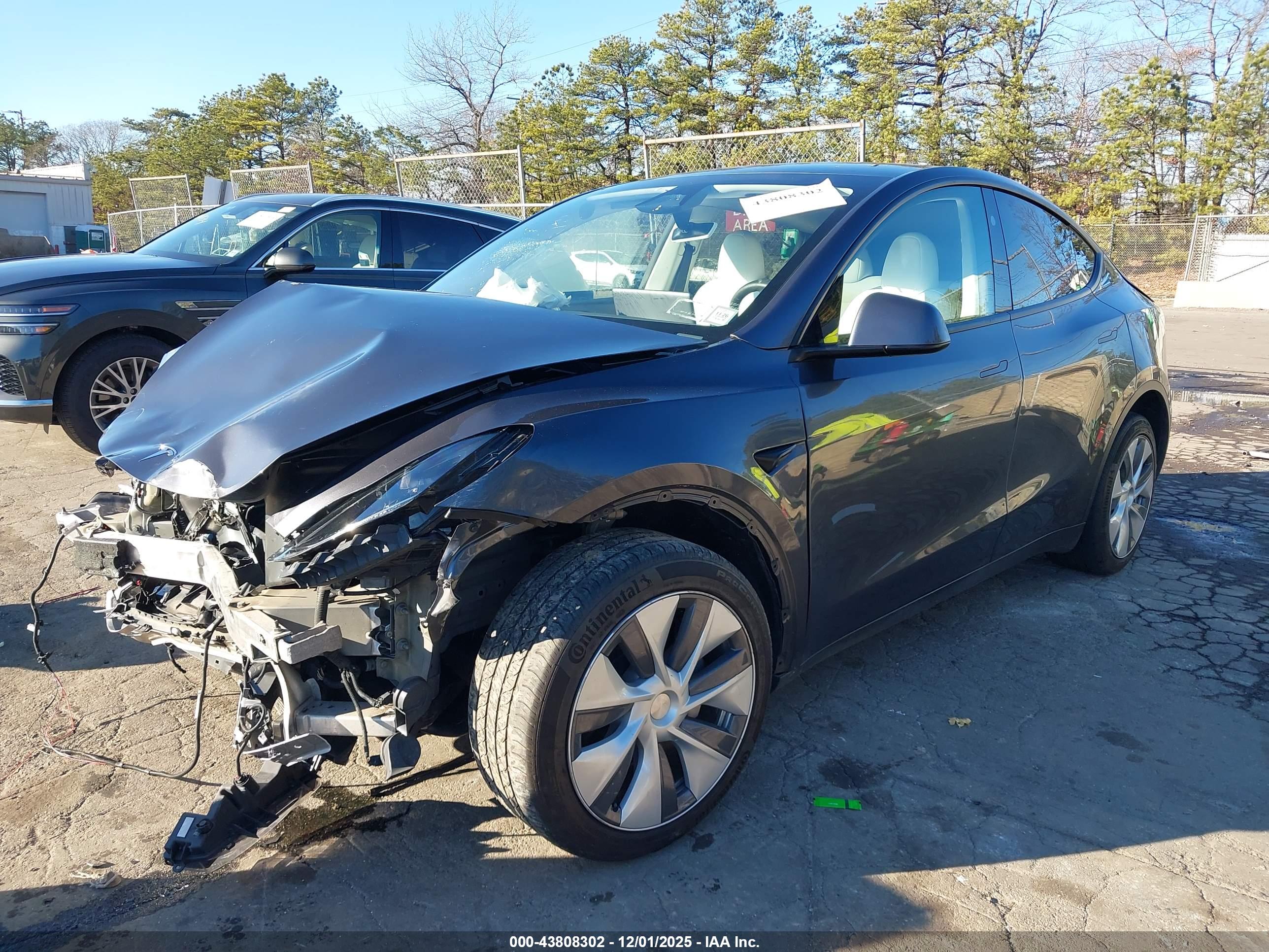 TESLA MODEL image 2