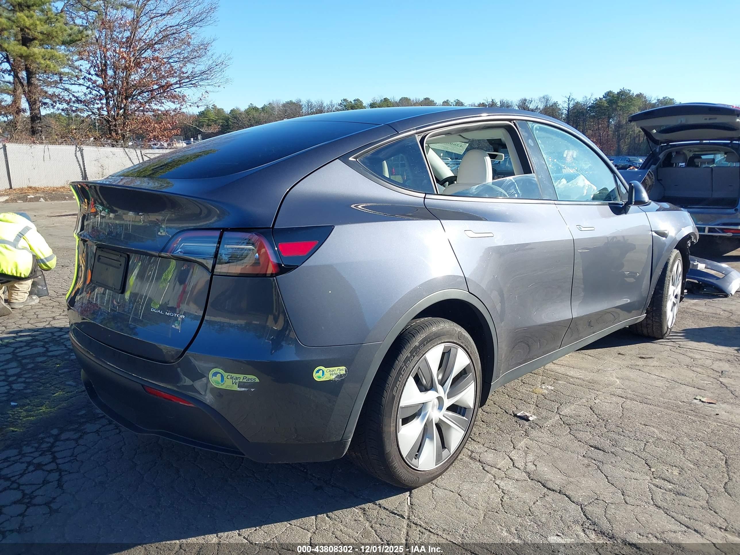 TESLA MODEL image 4