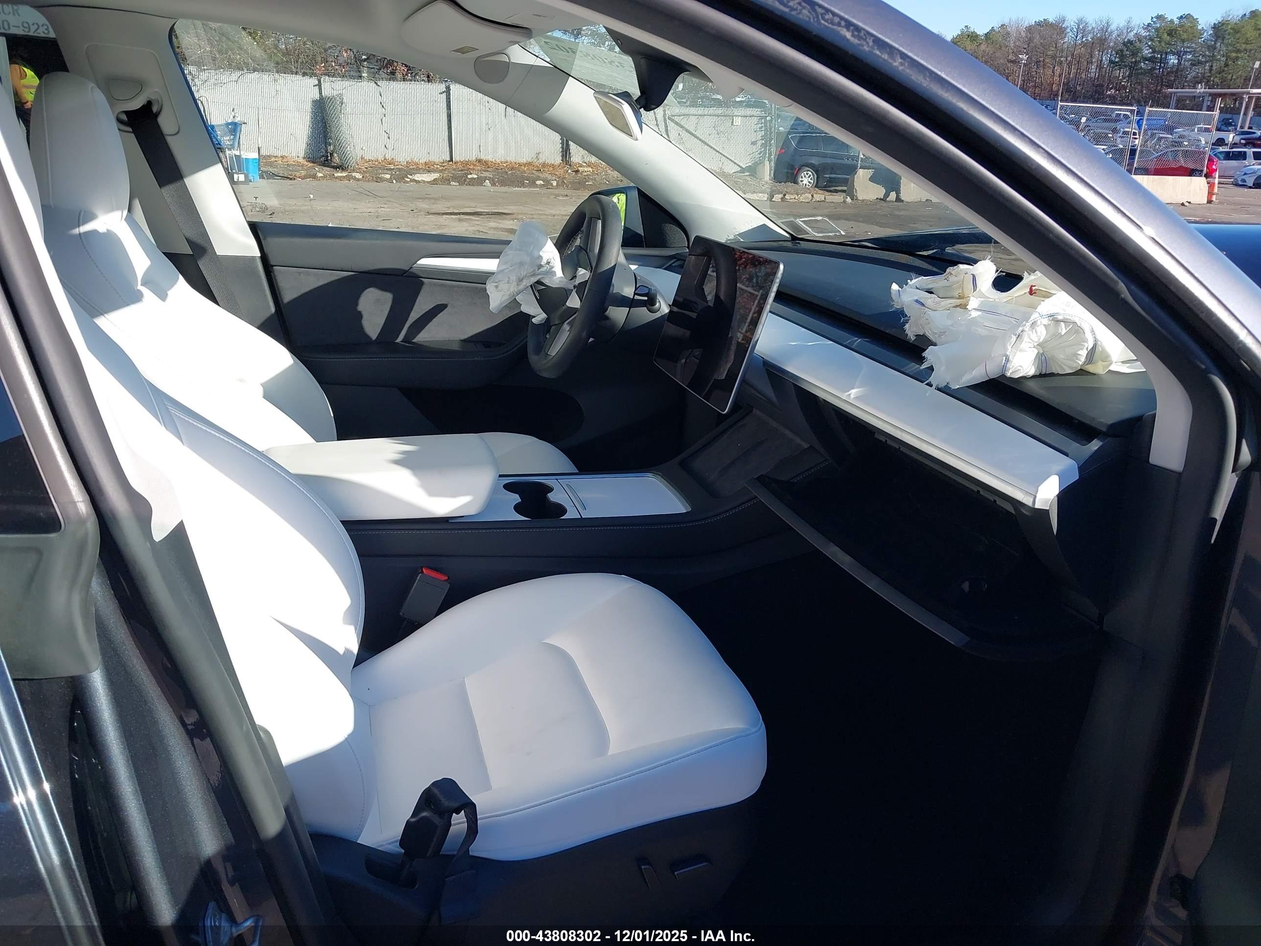 TESLA MODEL image 5