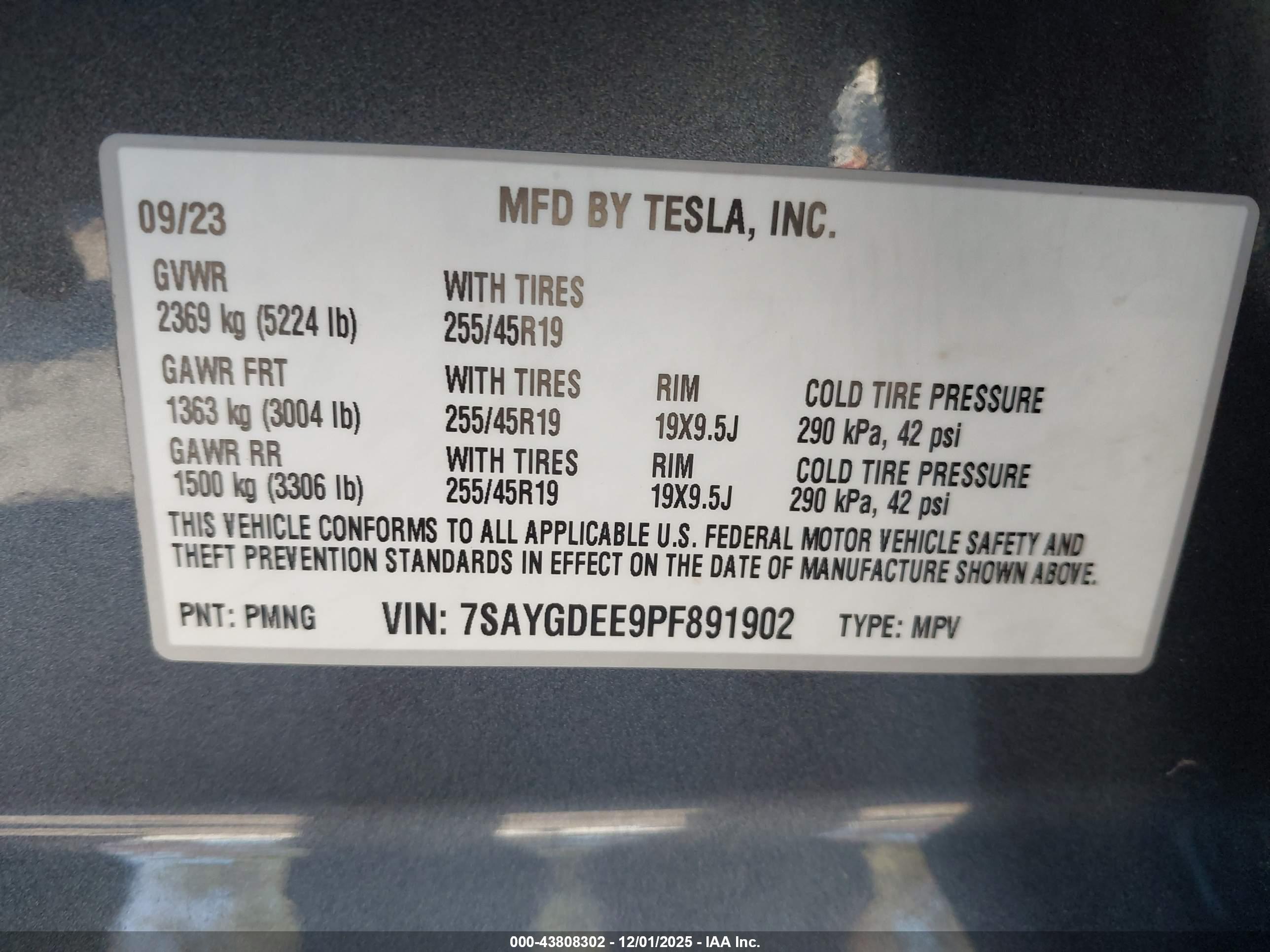TESLA MODEL image 9