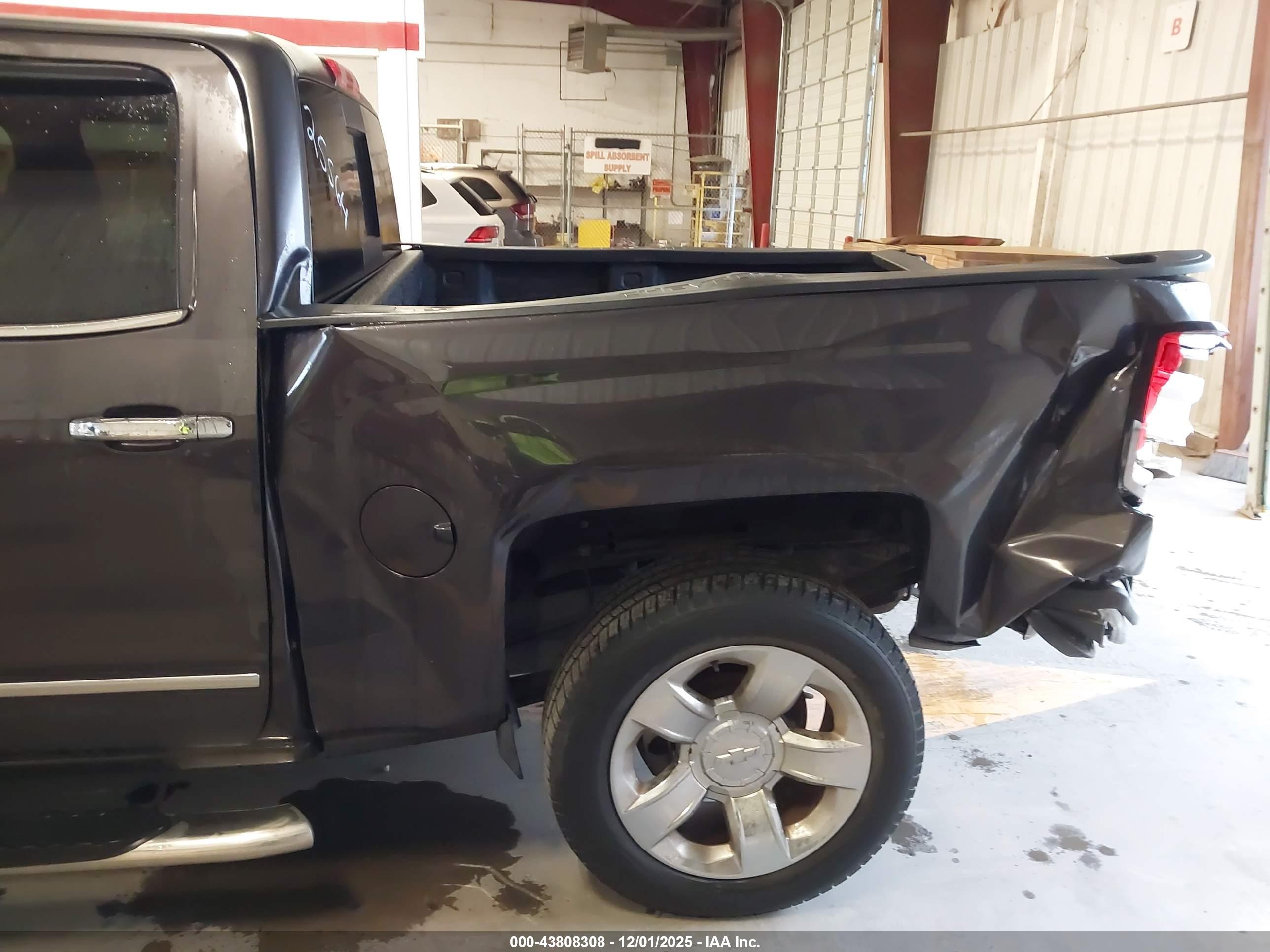 CHEVROLET SILVERADO image 6
