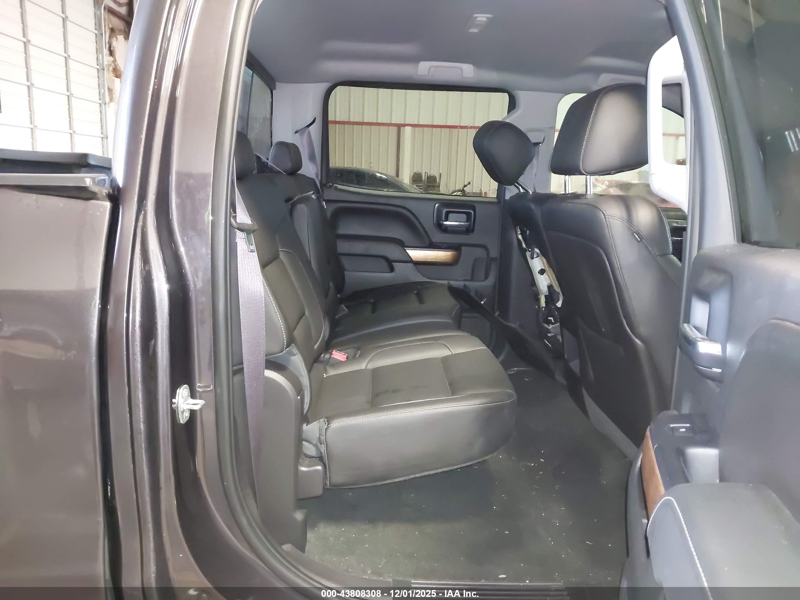 CHEVROLET SILVERADO image 8