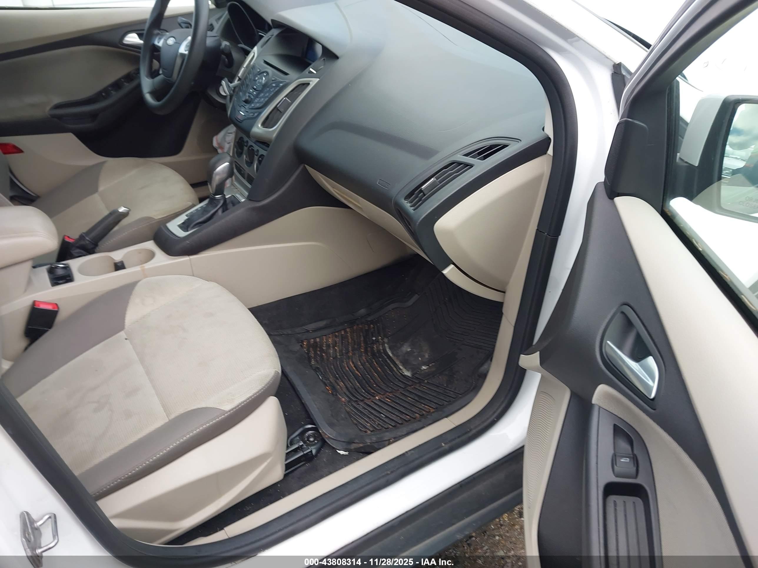 FORD FOCUS image 5