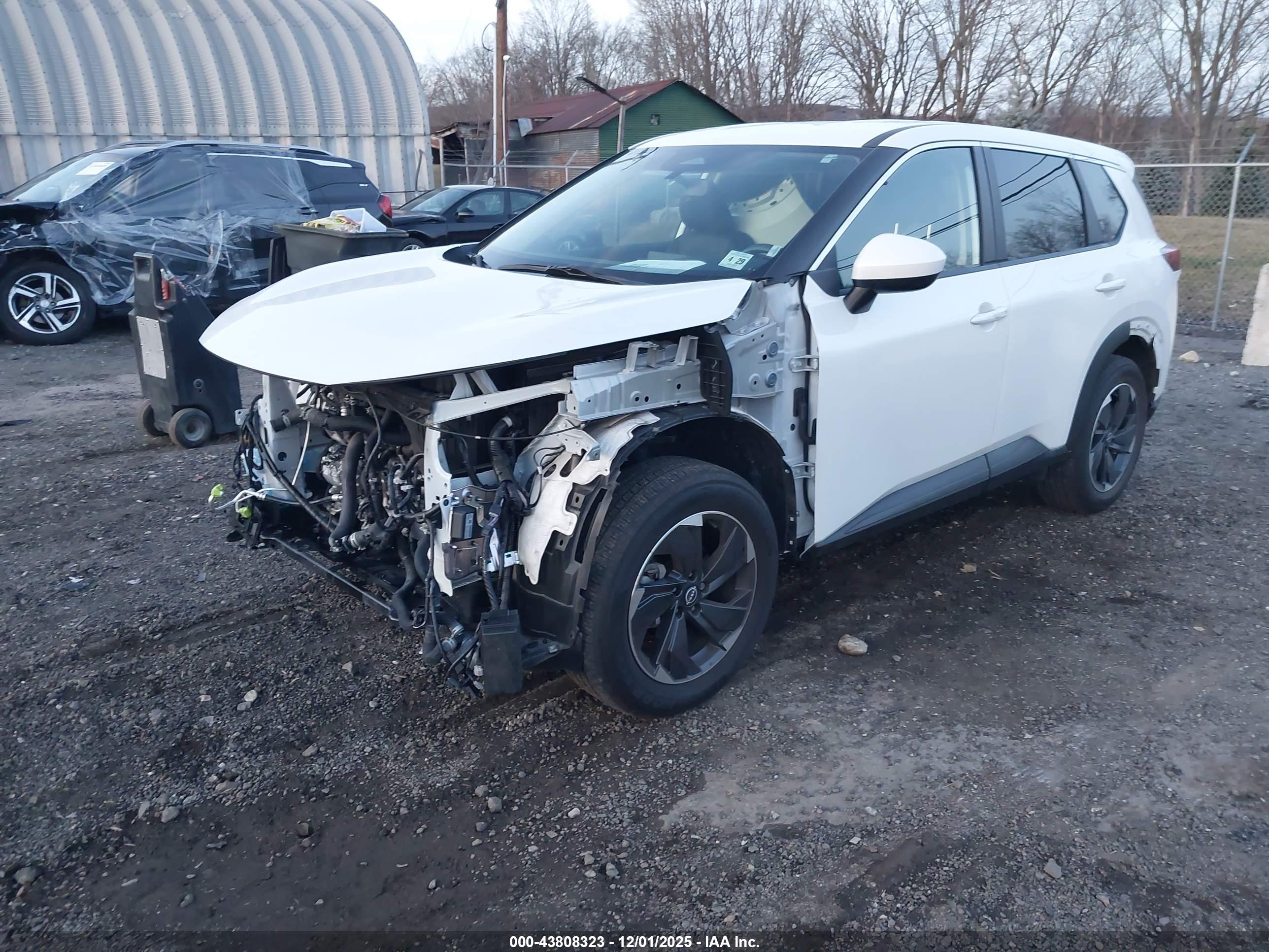 NISSAN ROGUE image 2