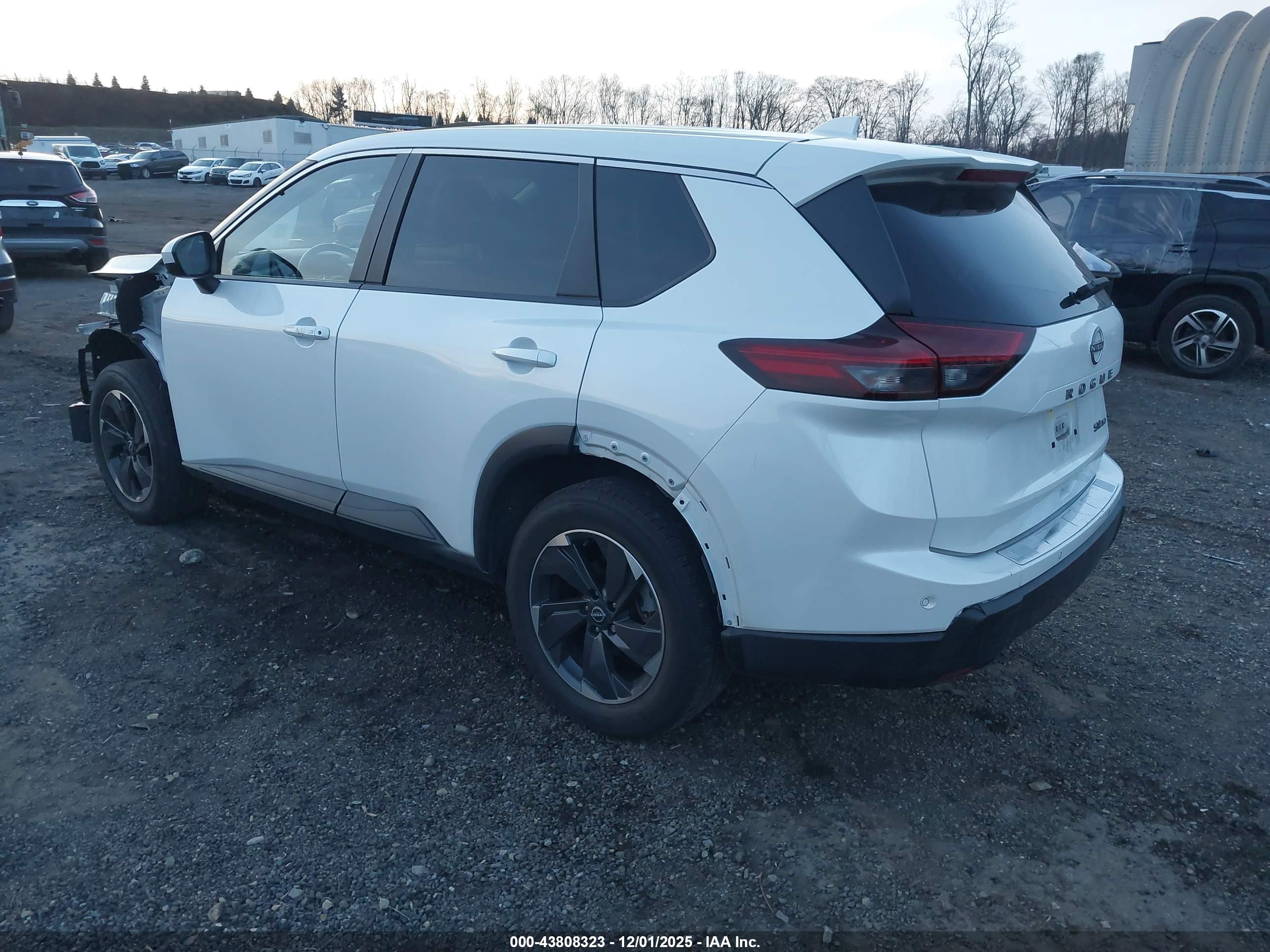 NISSAN ROGUE image 3