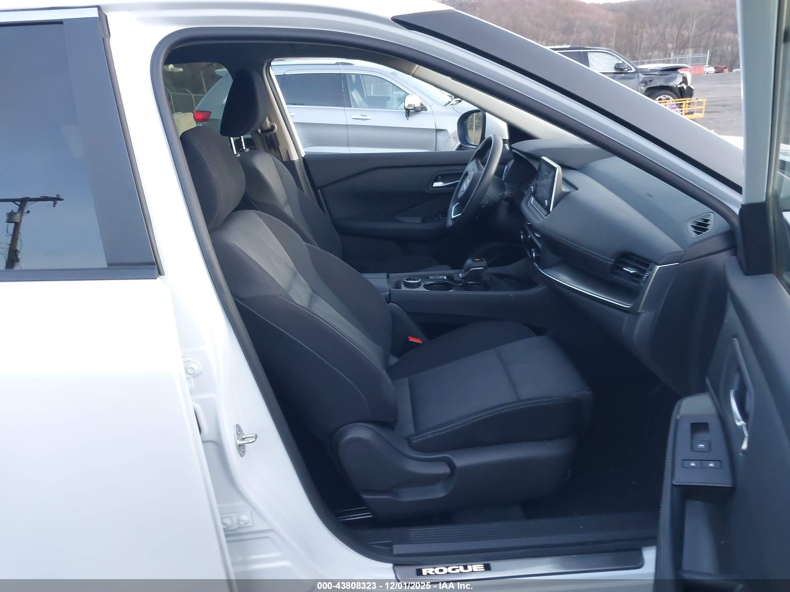NISSAN ROGUE image 5
