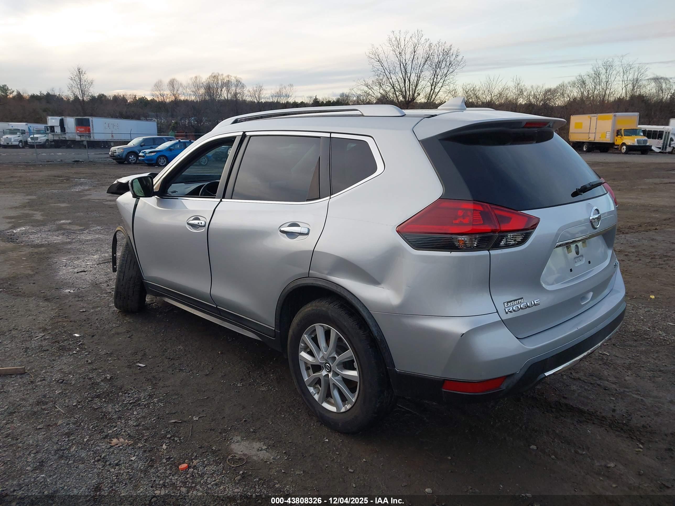 NISSAN ROGUE image 3