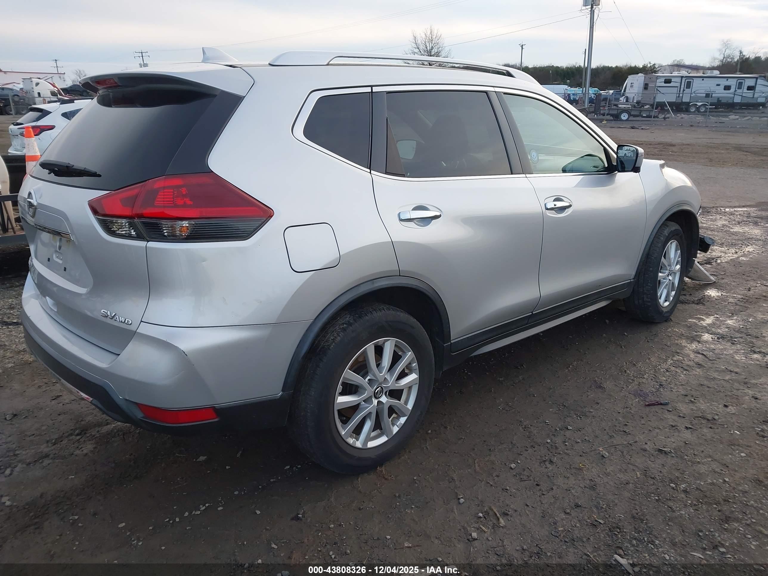 NISSAN ROGUE image 4