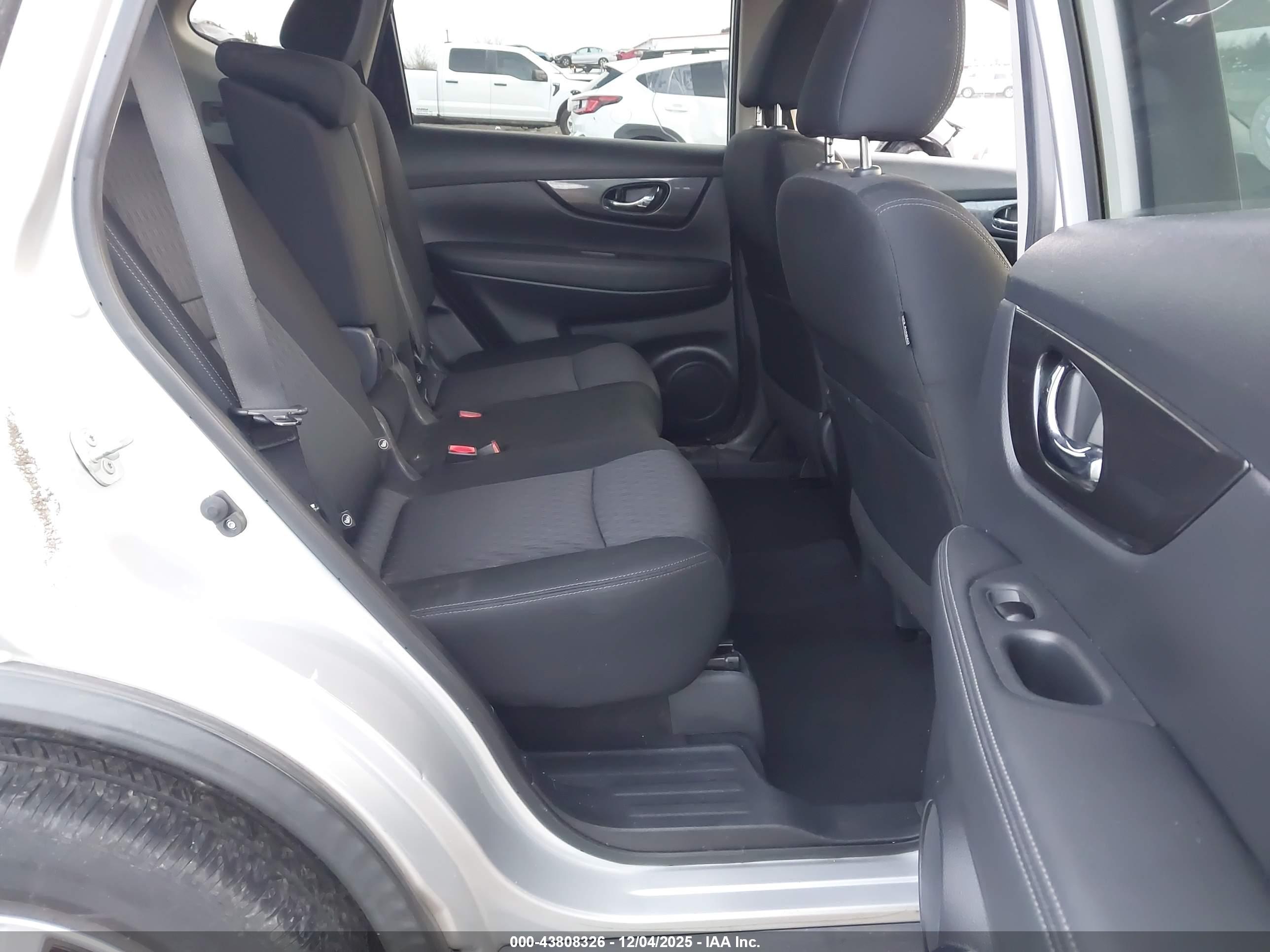 NISSAN ROGUE image 8