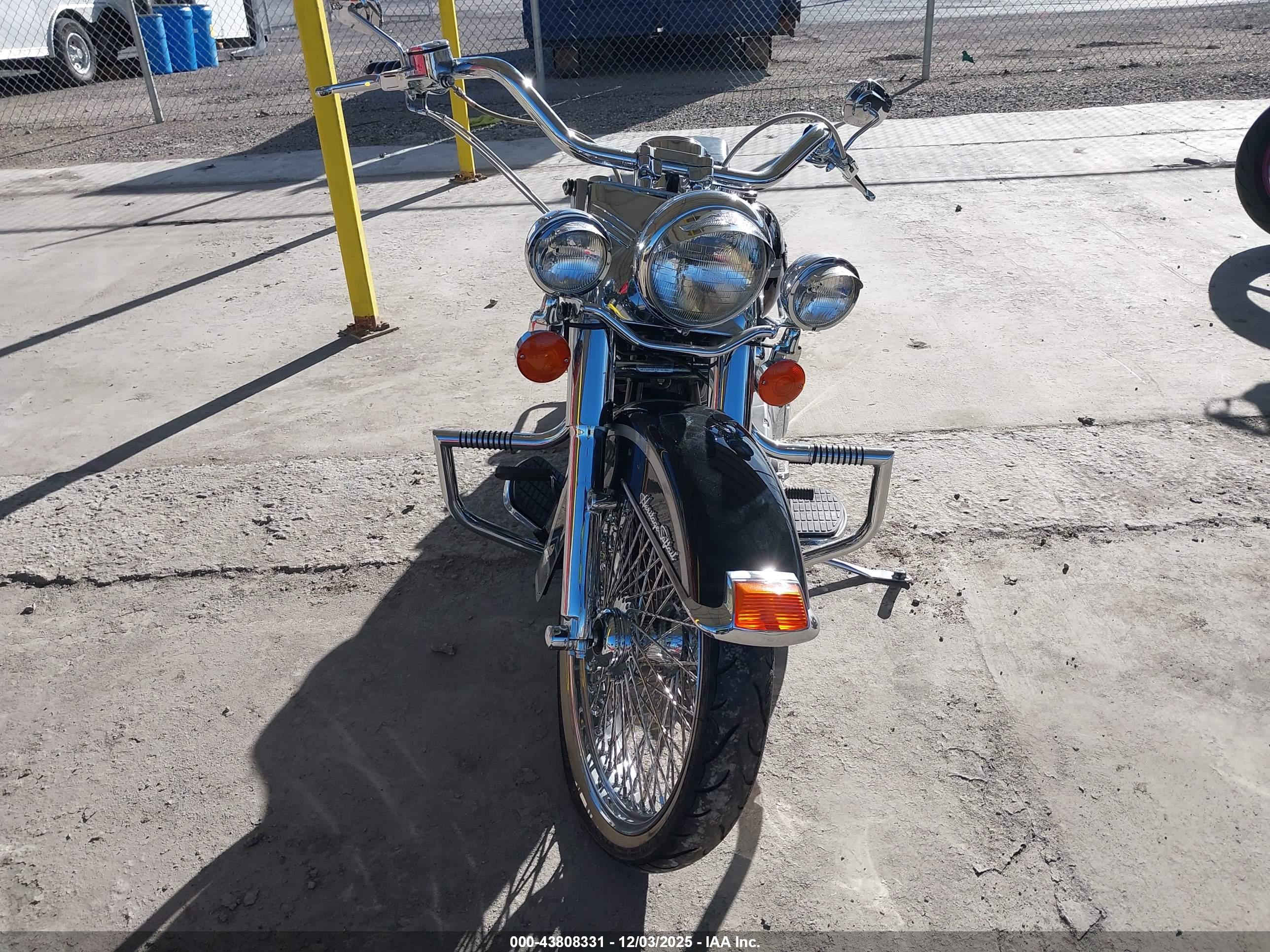 HARLEY-DAVIDSON FLSTCI image 5