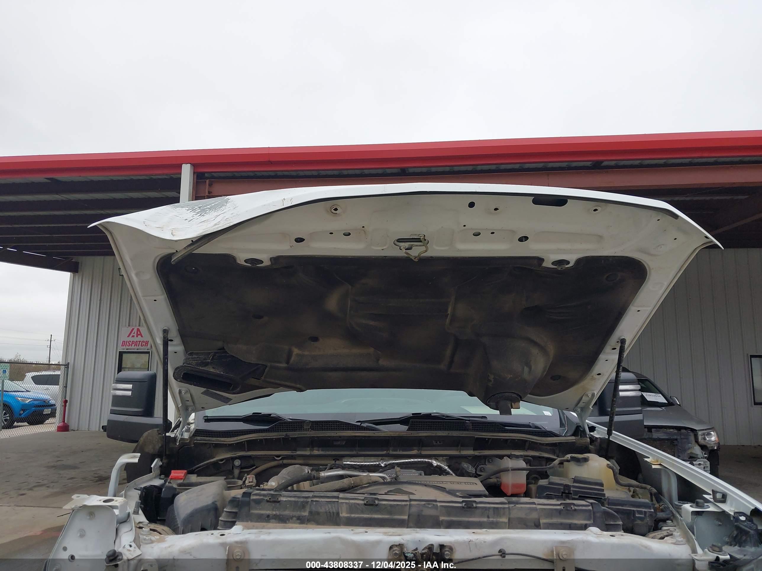 CHEVROLET SILVERADO image 10