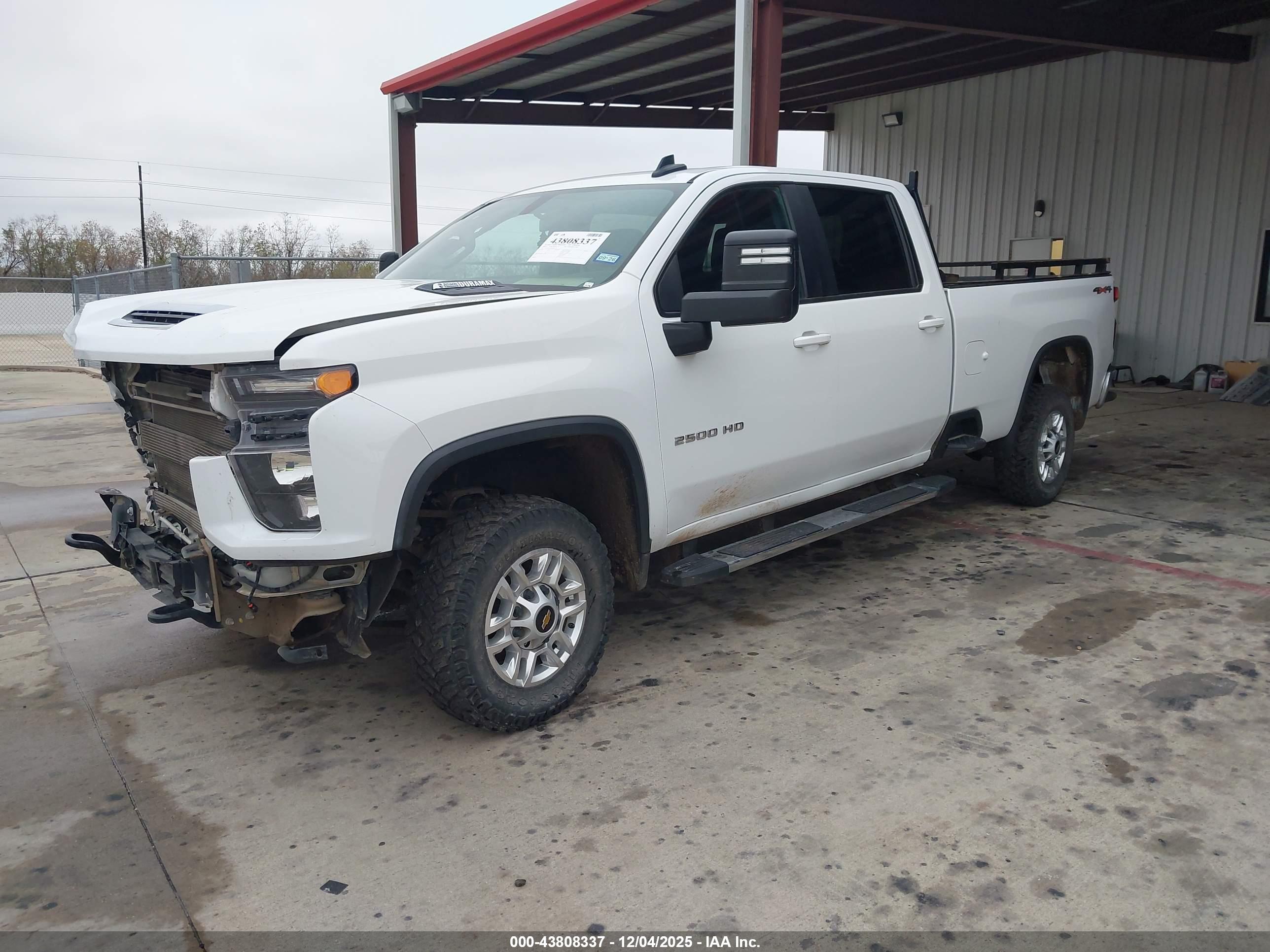 CHEVROLET SILVERADO image 2