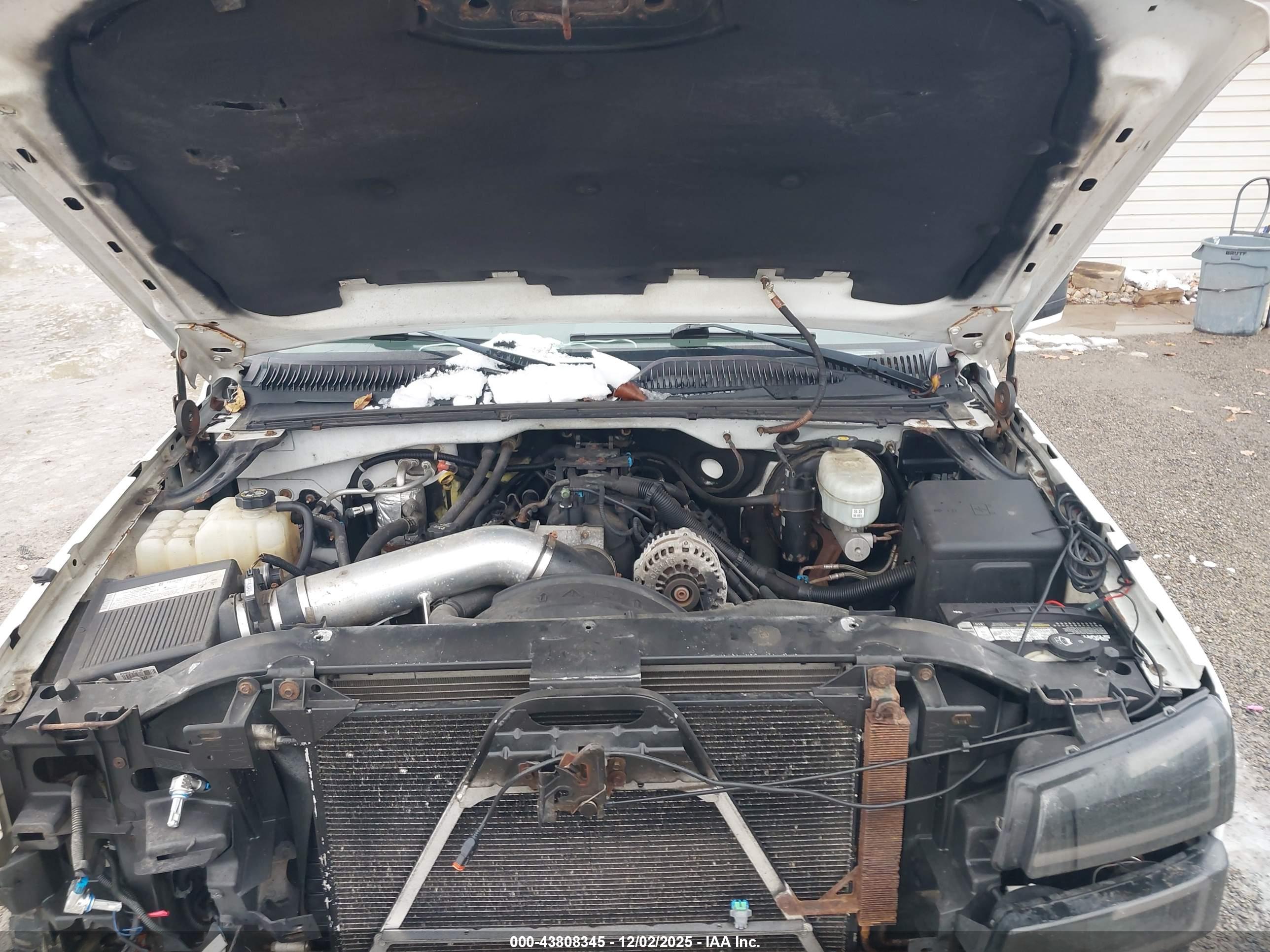 CHEVROLET SILVERADO image 10