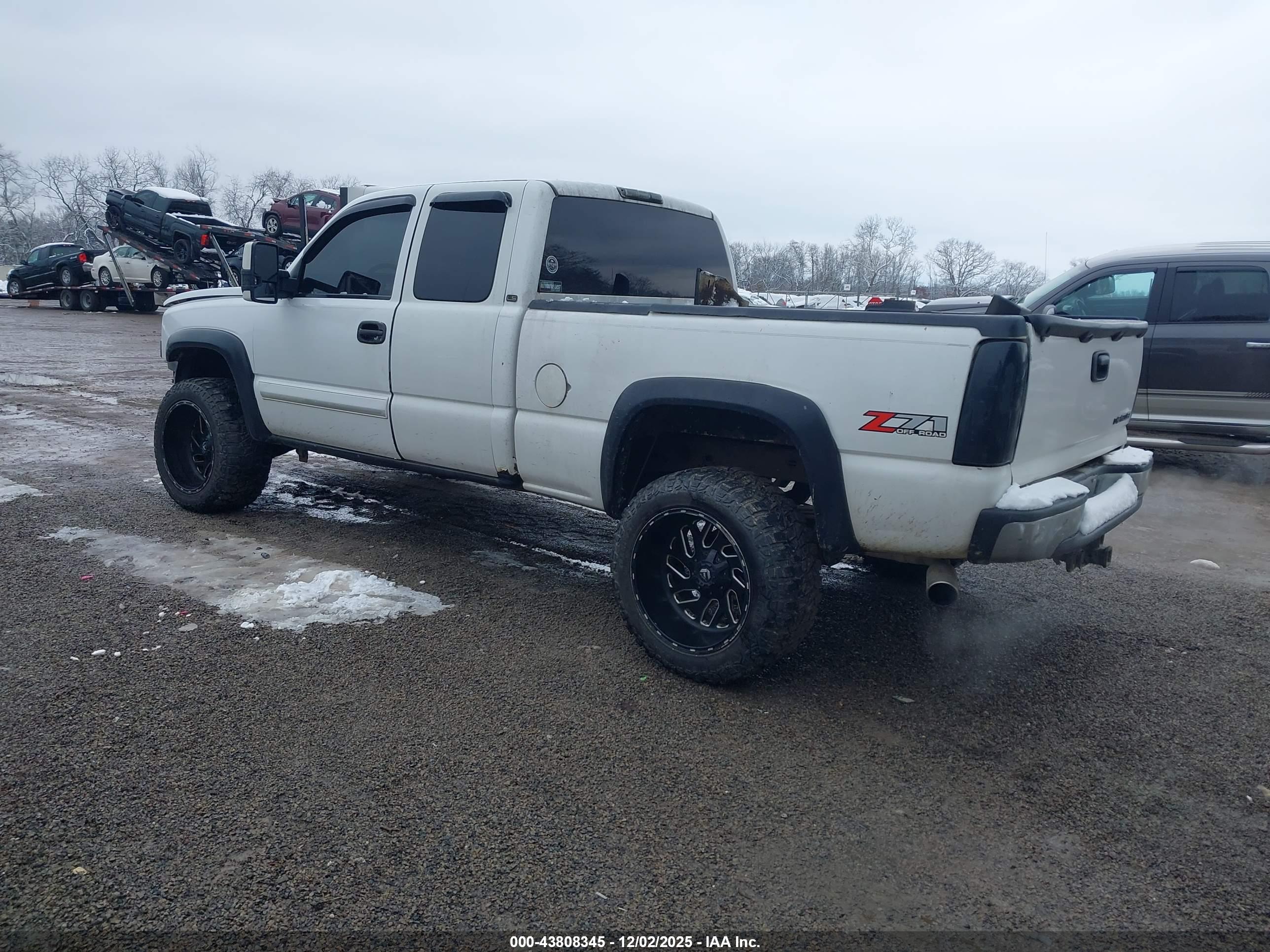 CHEVROLET SILVERADO image 3