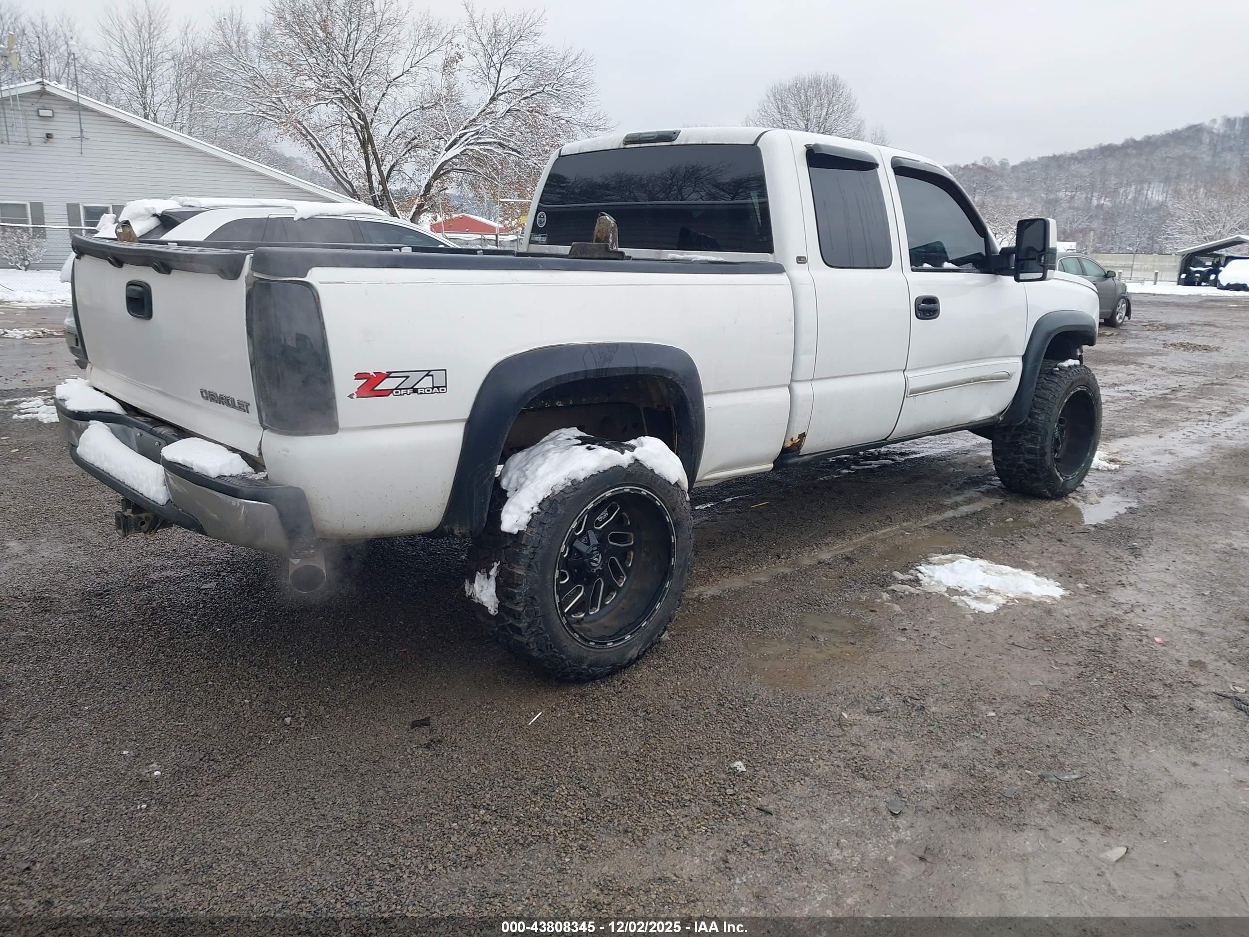 CHEVROLET SILVERADO image 4