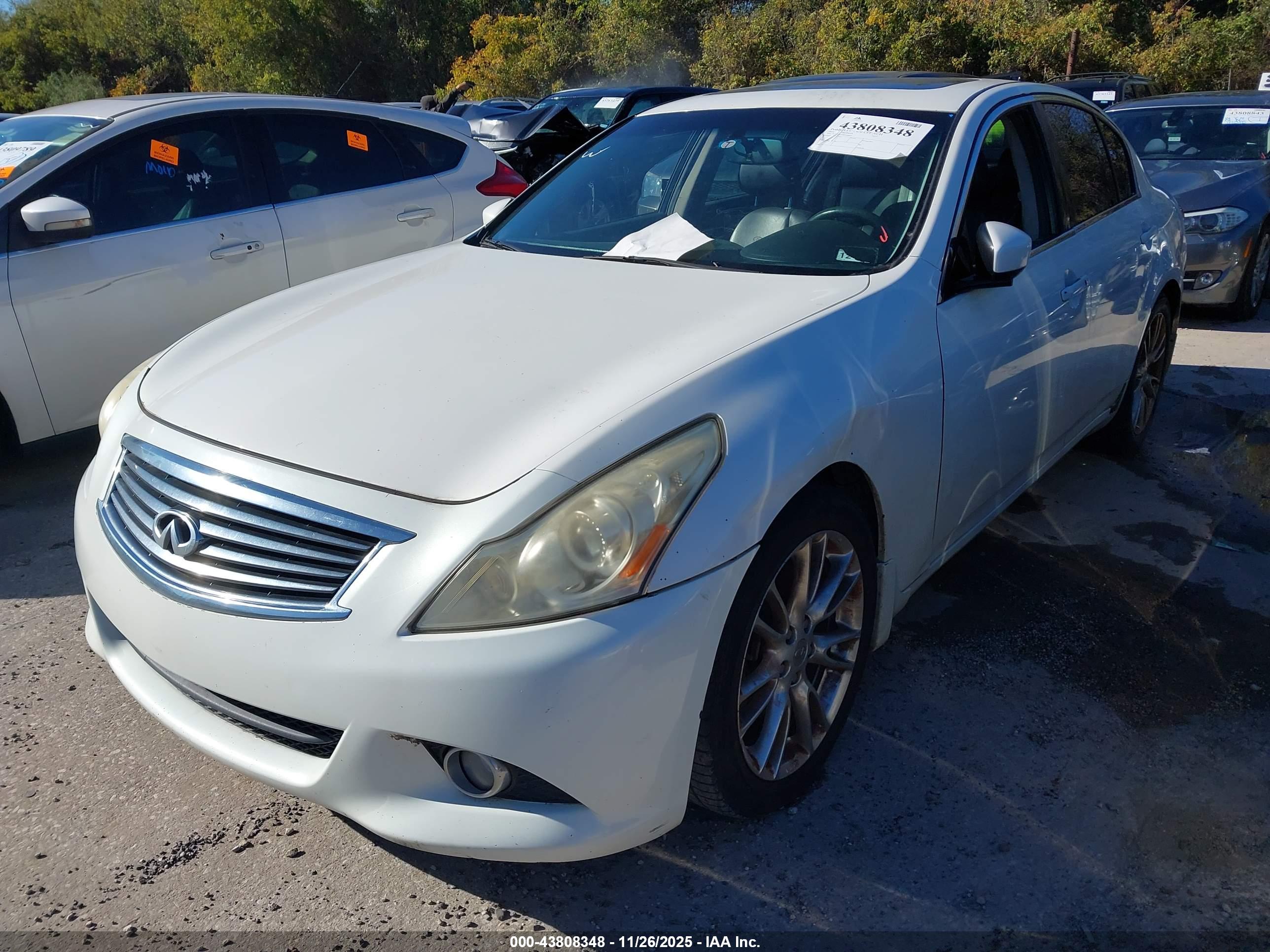INFINITI G37 image 2