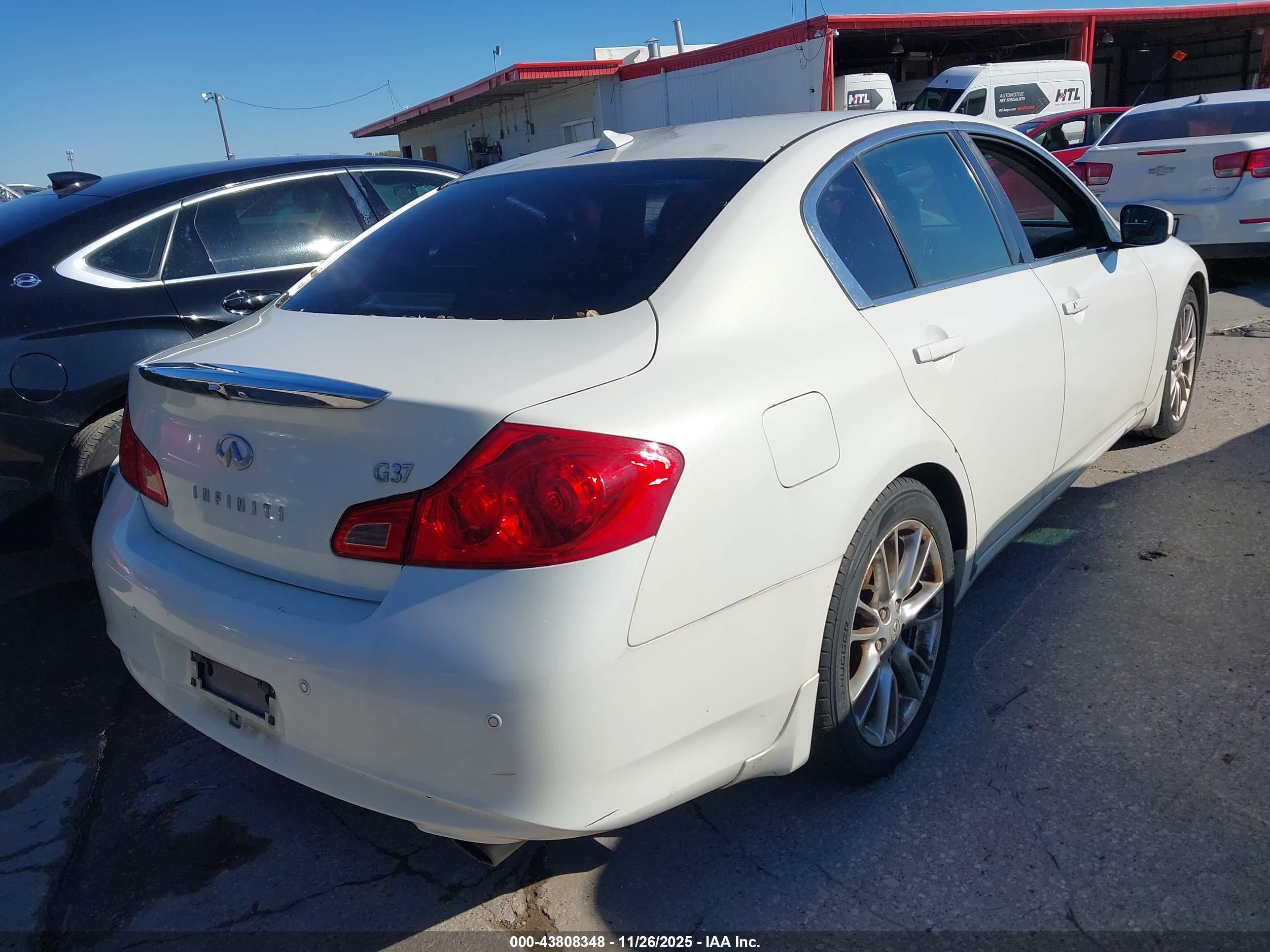 INFINITI G37 image 4