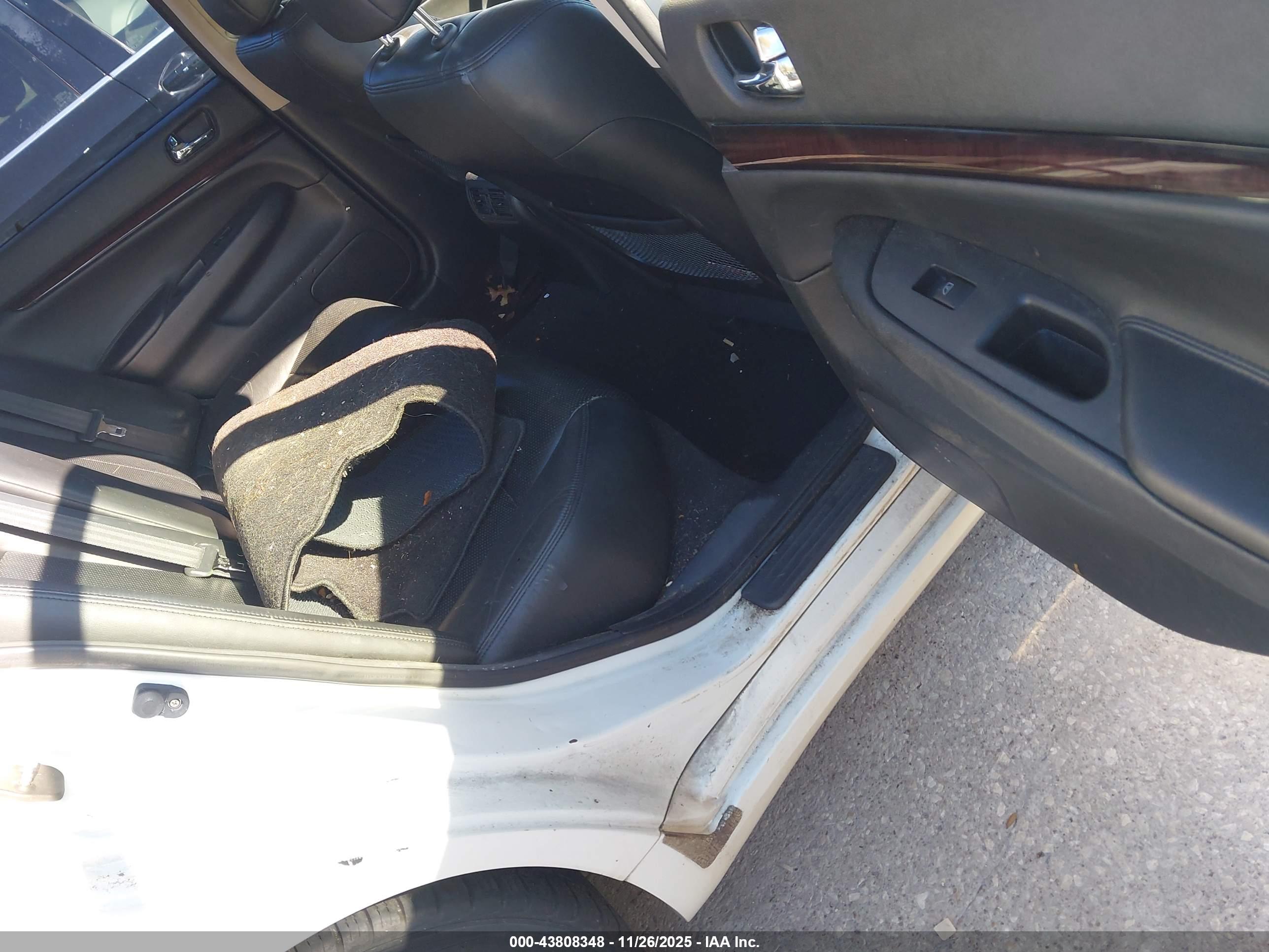 INFINITI G37 image 8