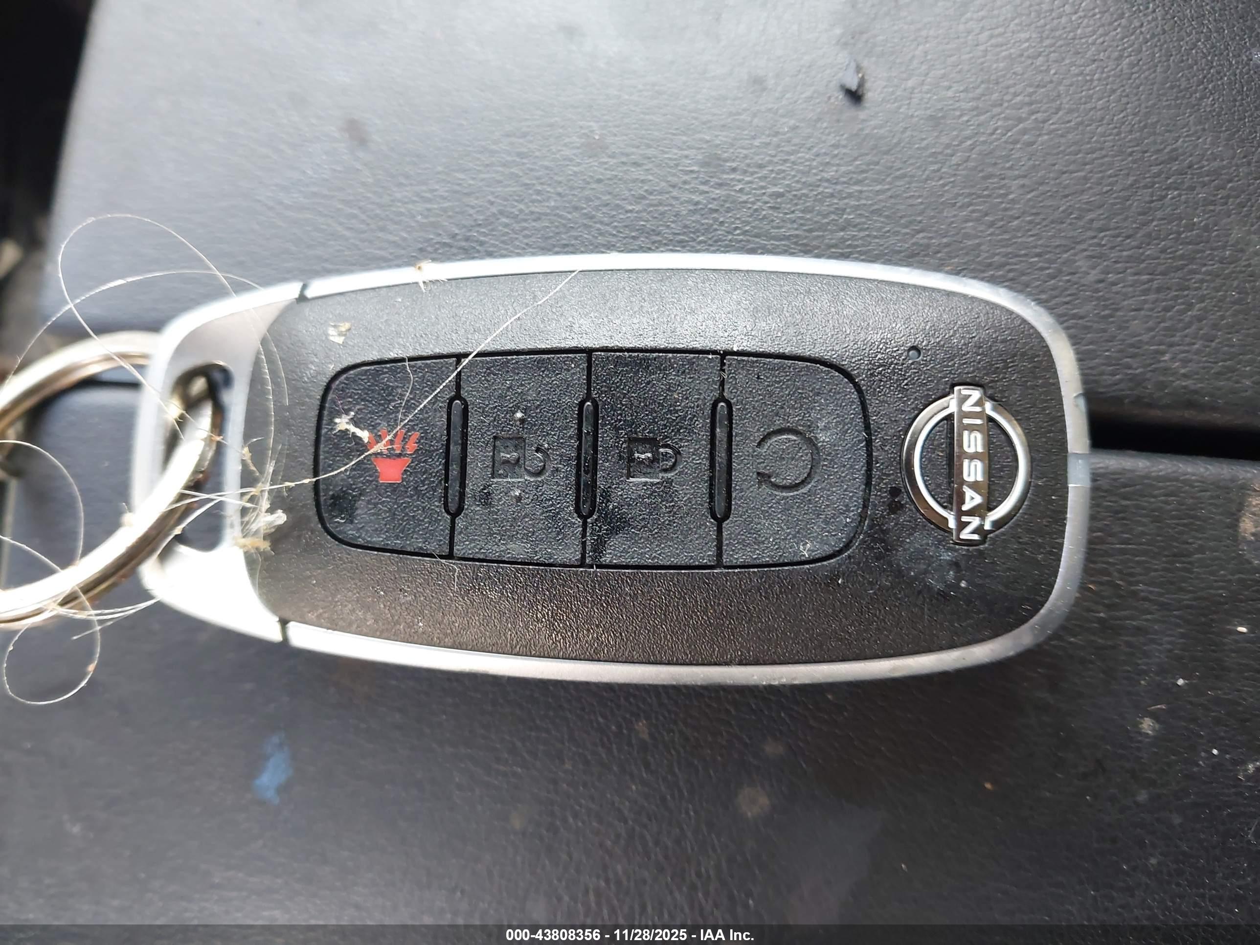 NISSAN ROGUE image 11