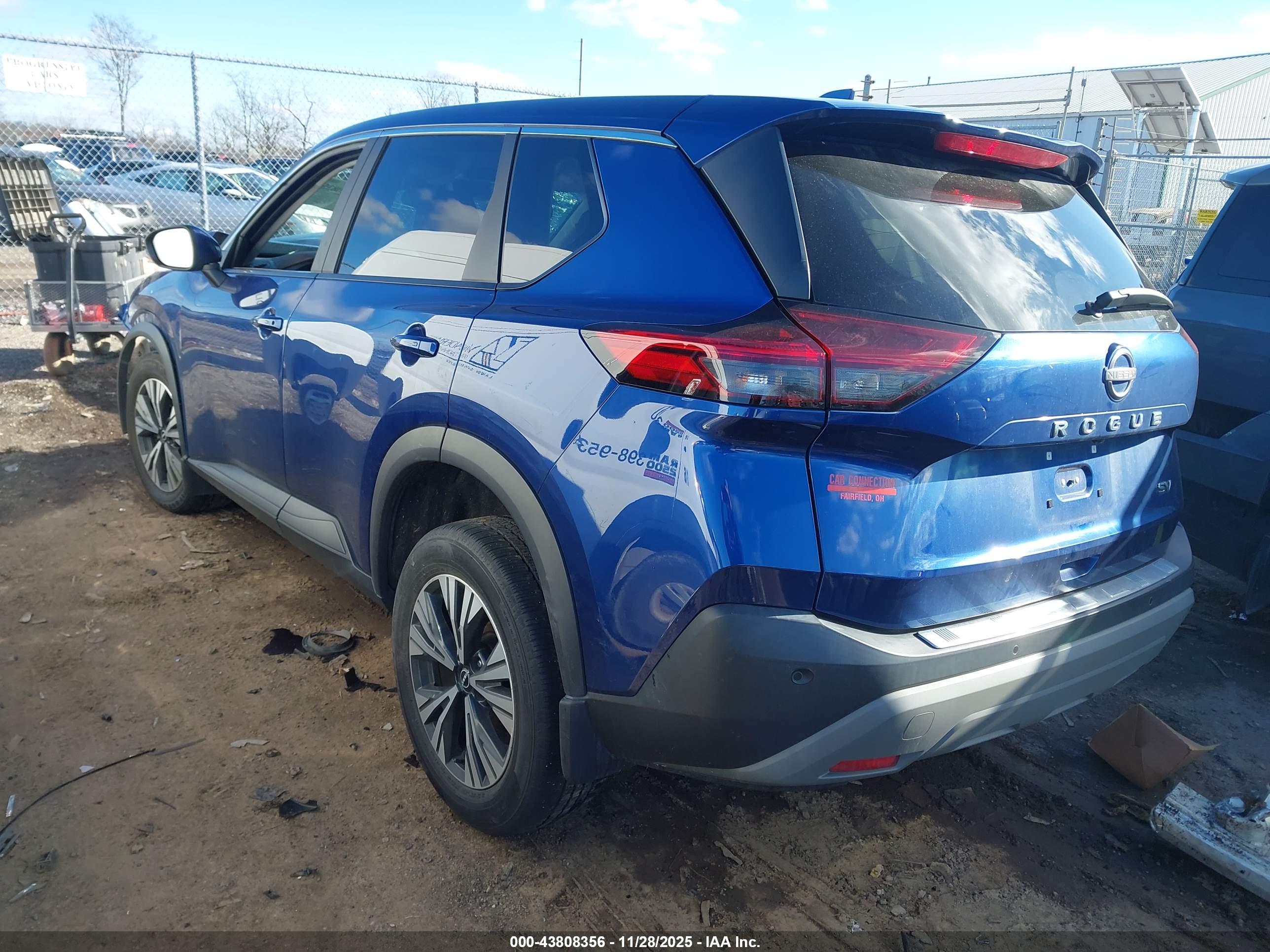 NISSAN ROGUE image 3