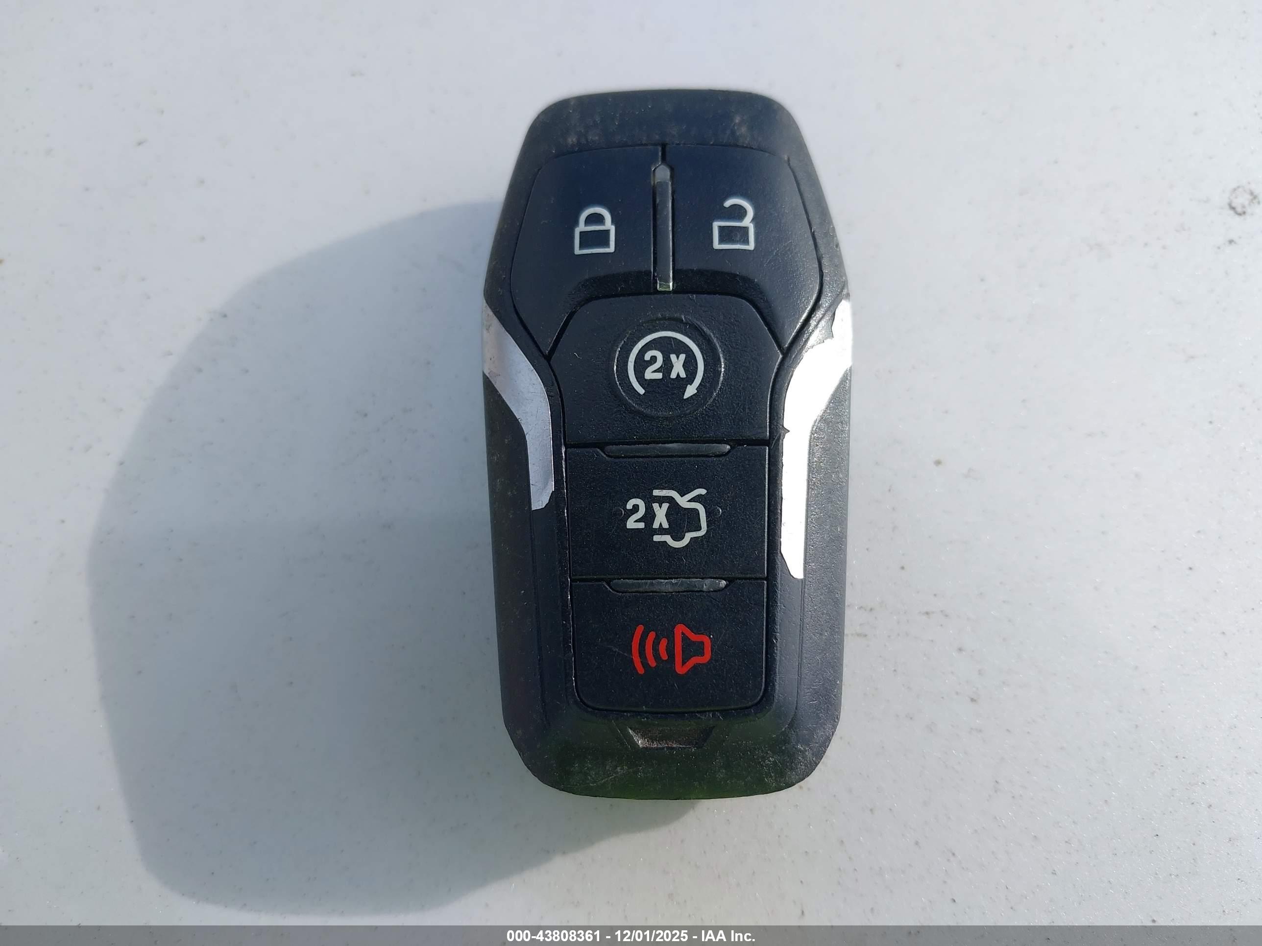 FORD FUSION image 11