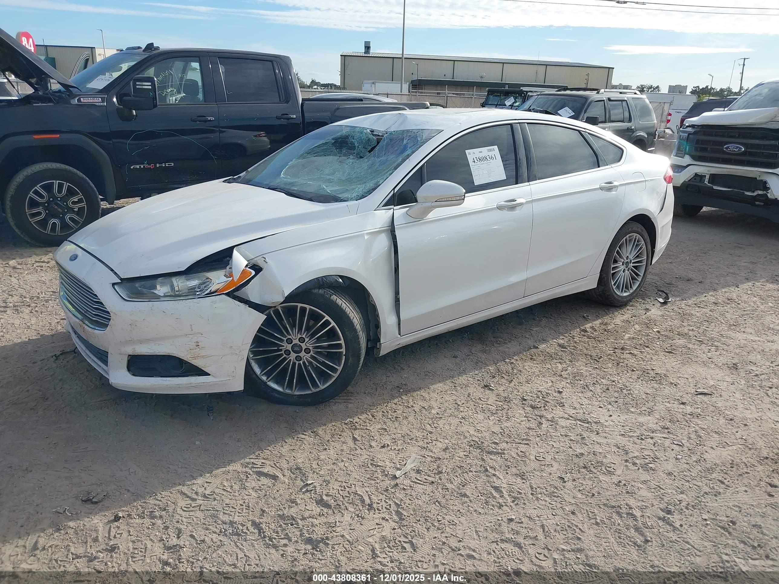 FORD FUSION image 2