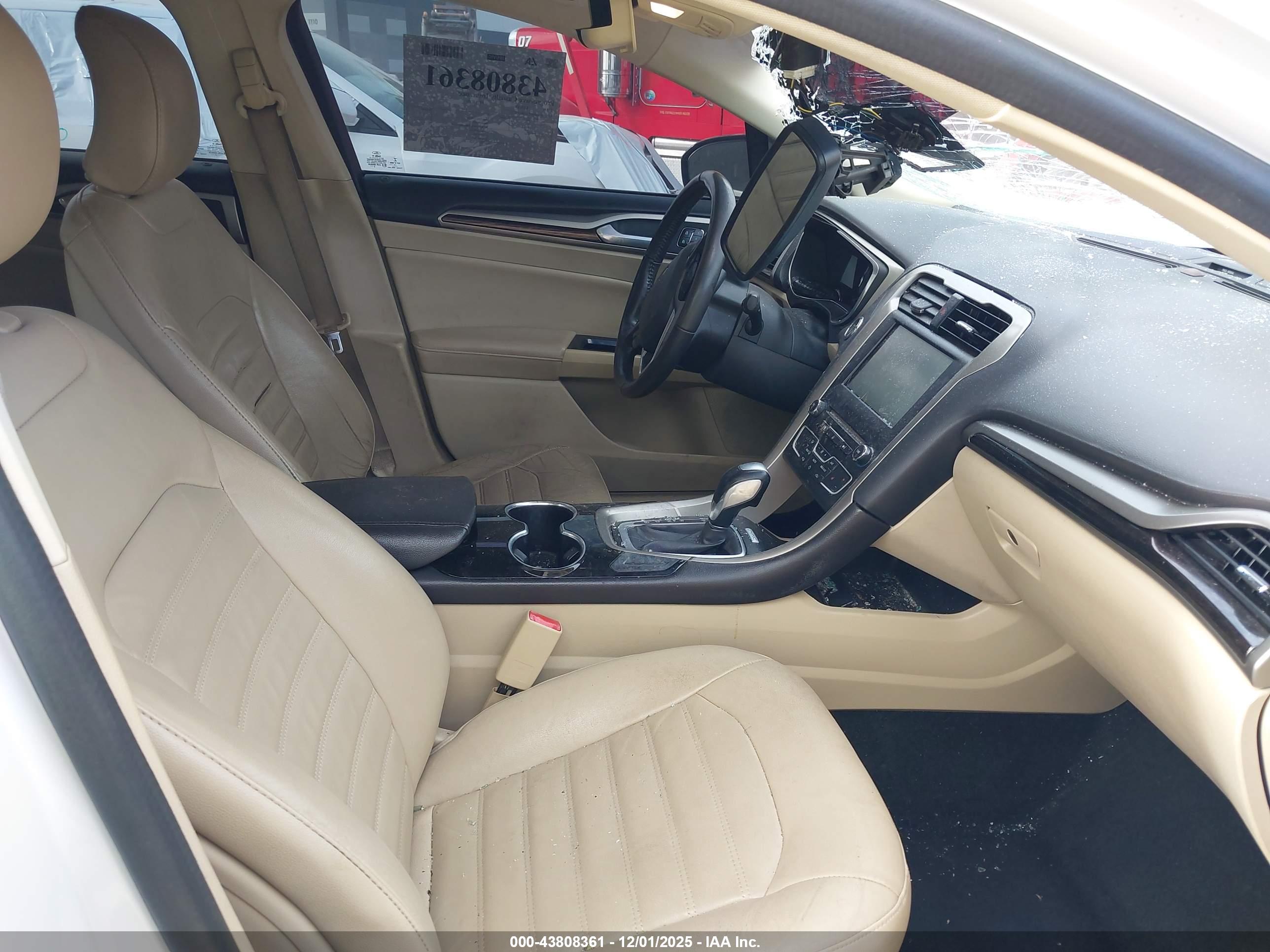 FORD FUSION image 5
