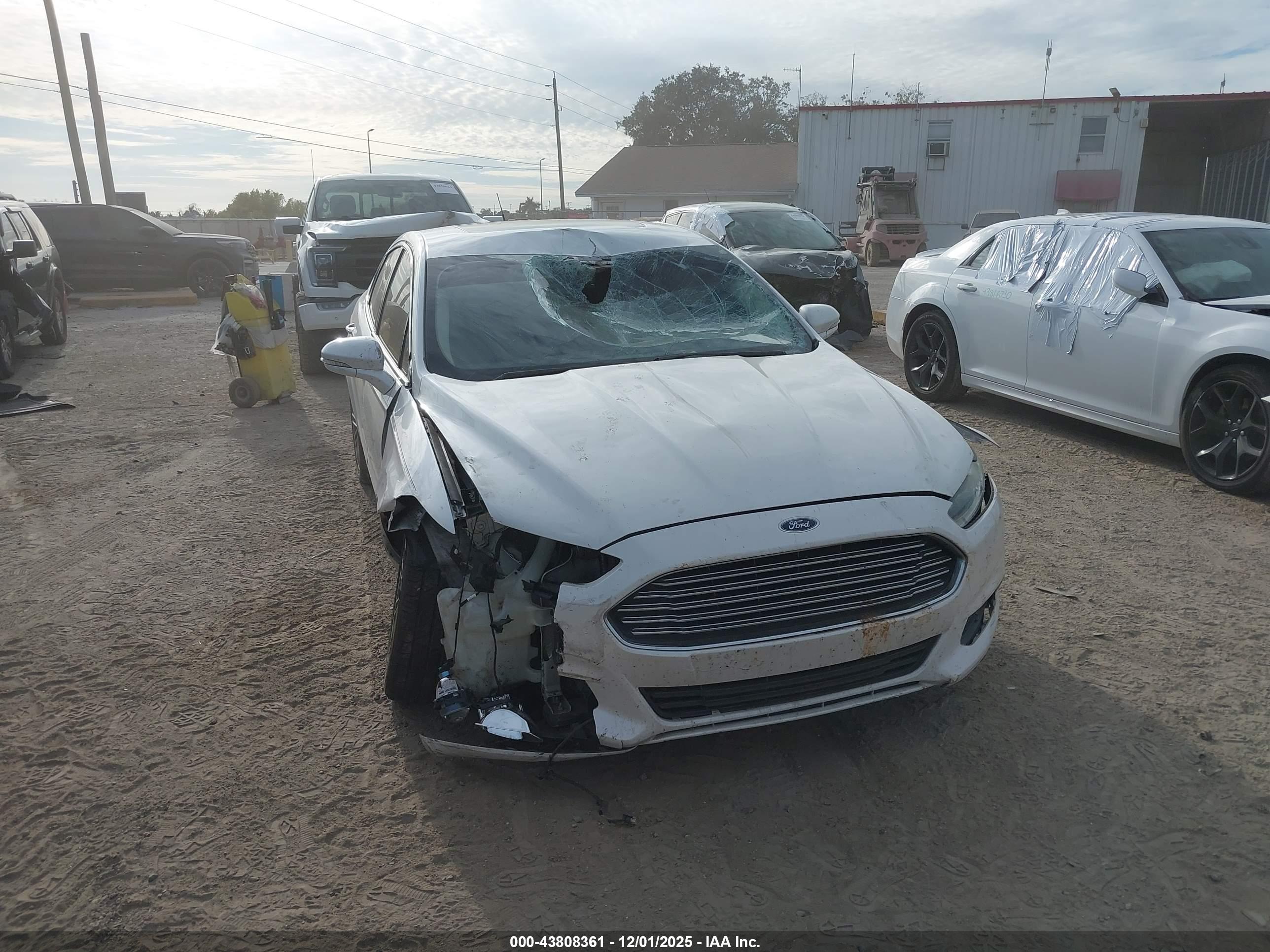 FORD FUSION image 6