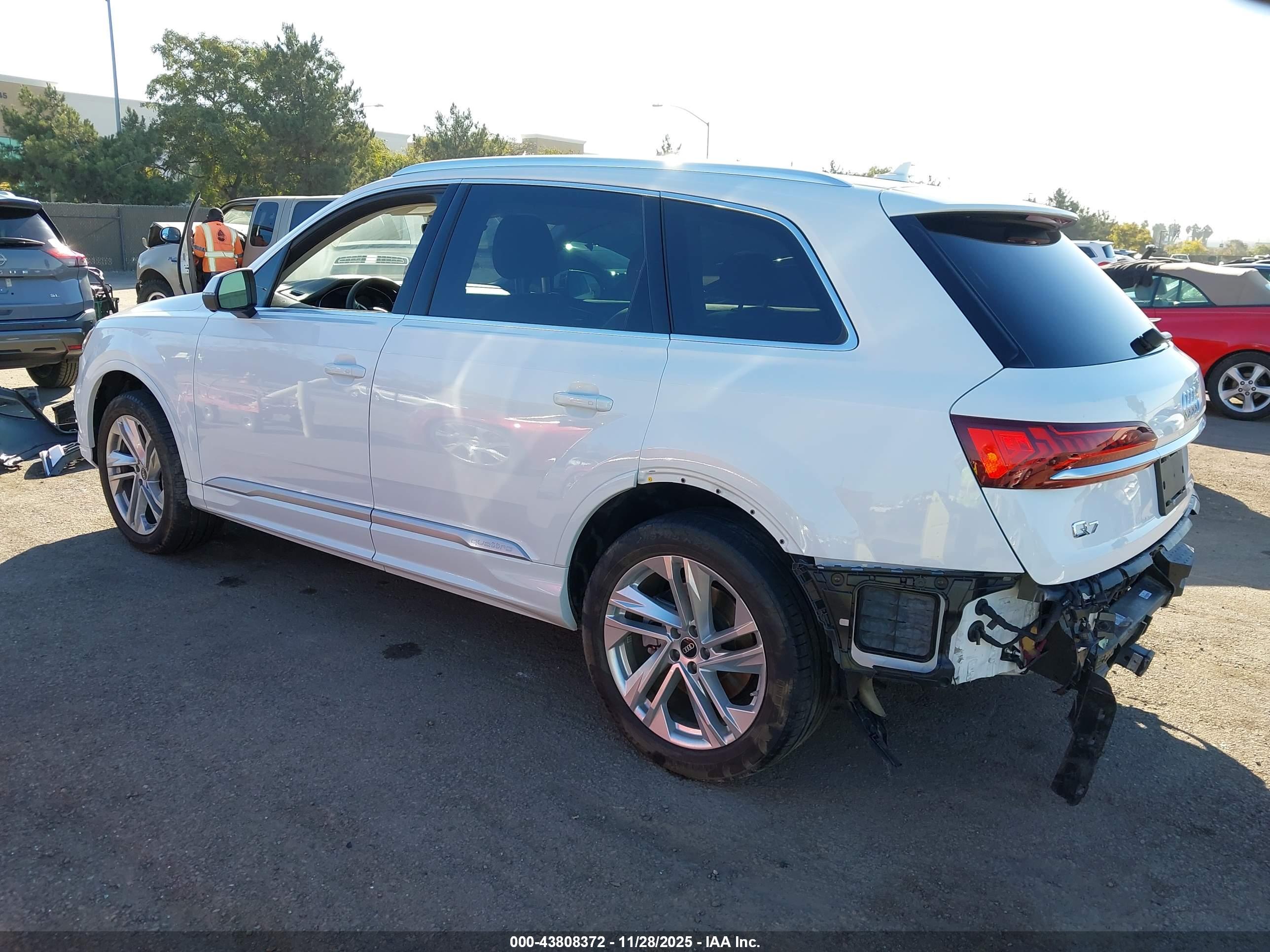 AUDI Q7 image 3