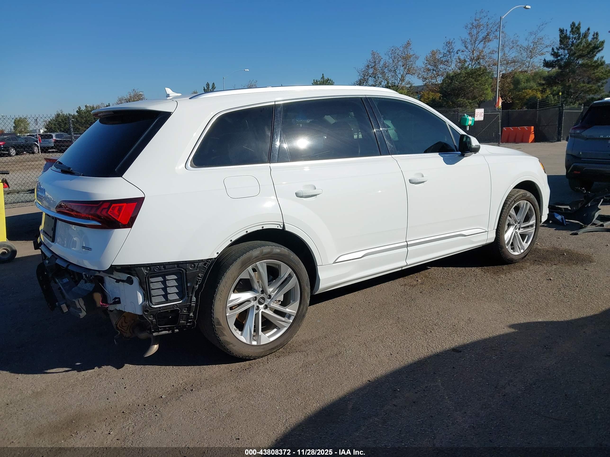 AUDI Q7 image 4