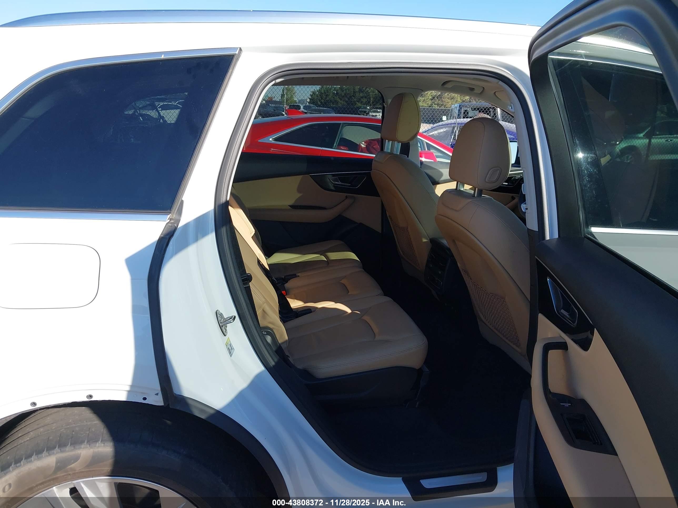 AUDI Q7 image 8