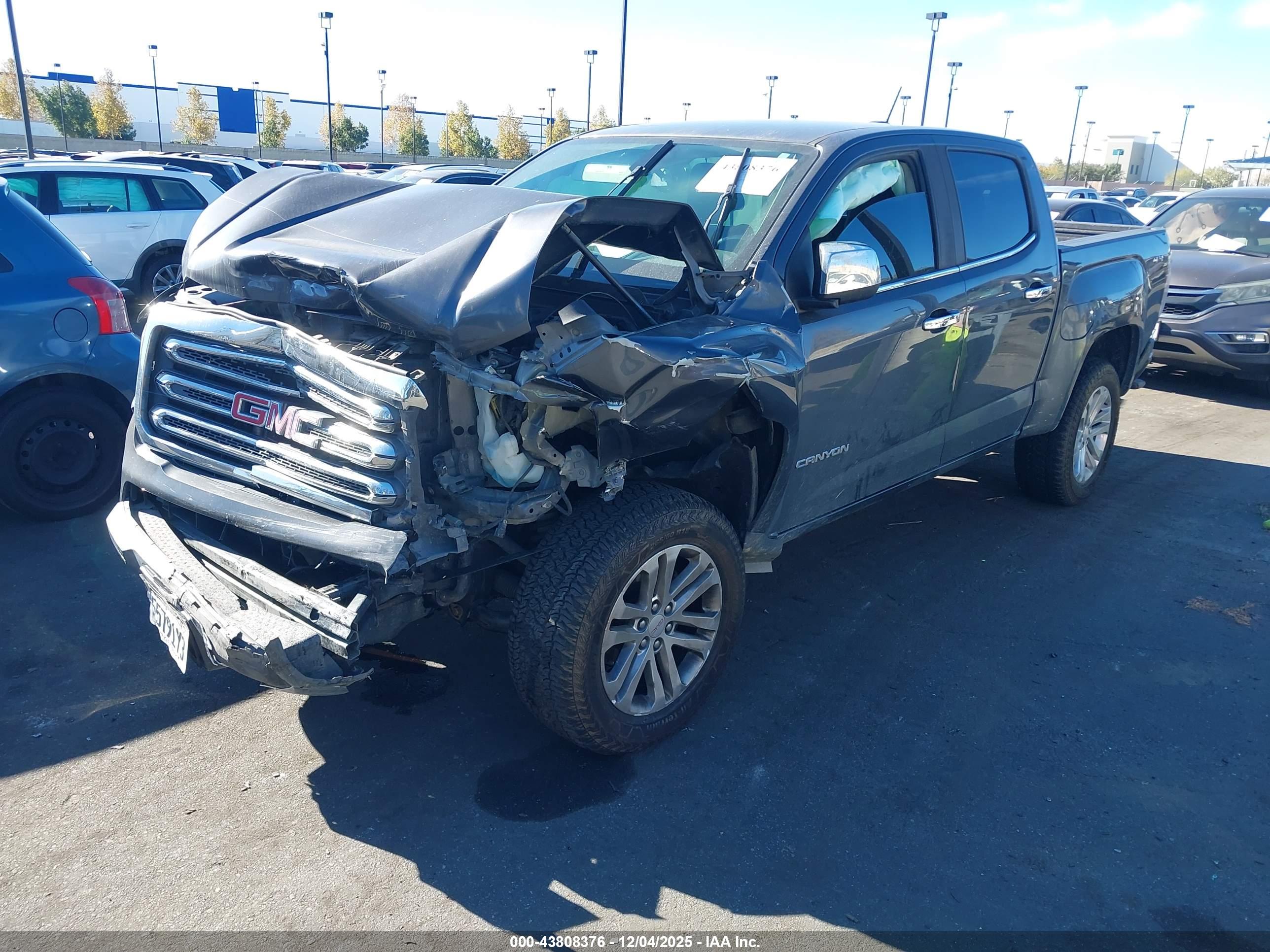 GMC CANYON image 2