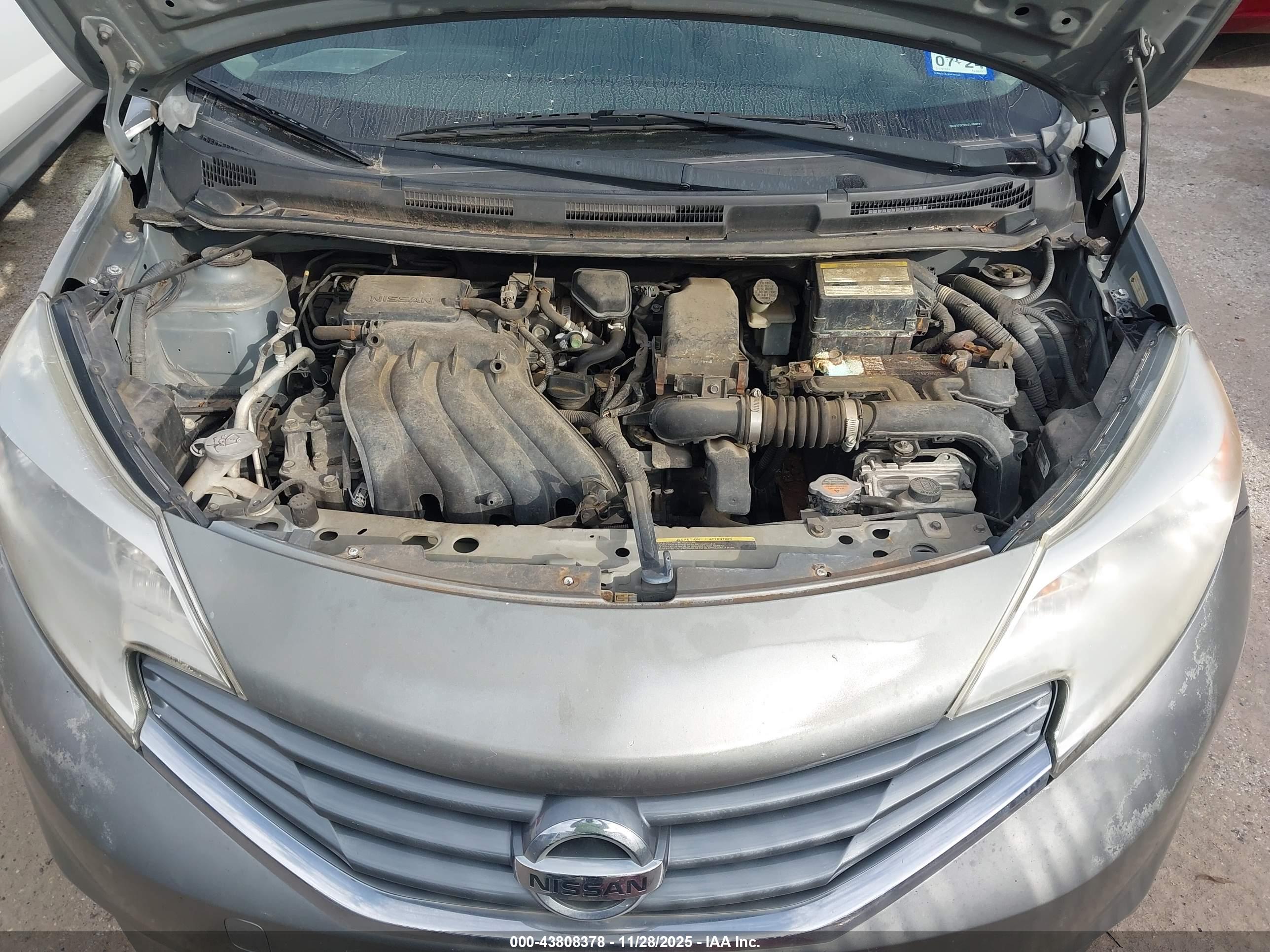 NISSAN VERSA image 10