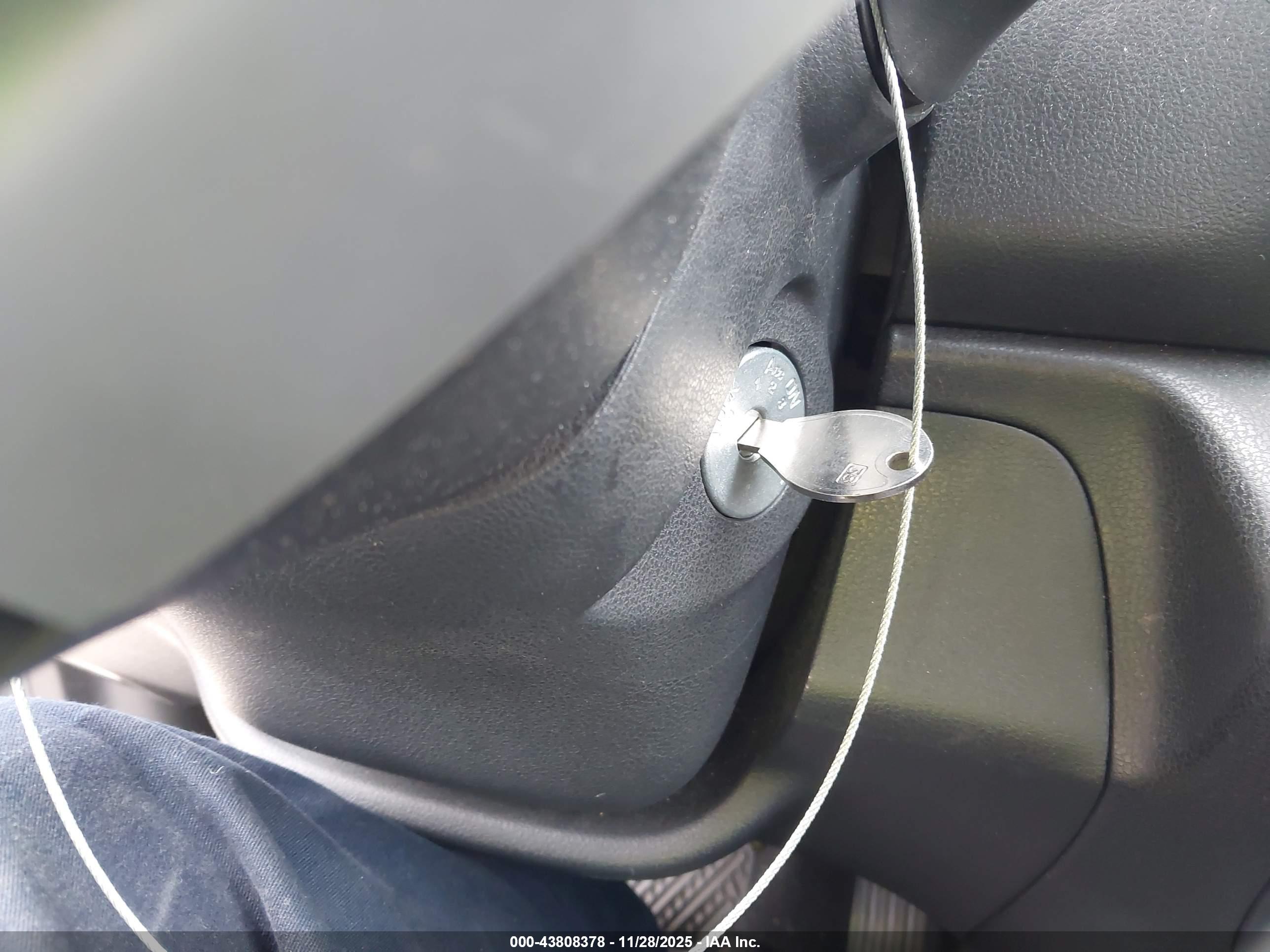 NISSAN VERSA image 11