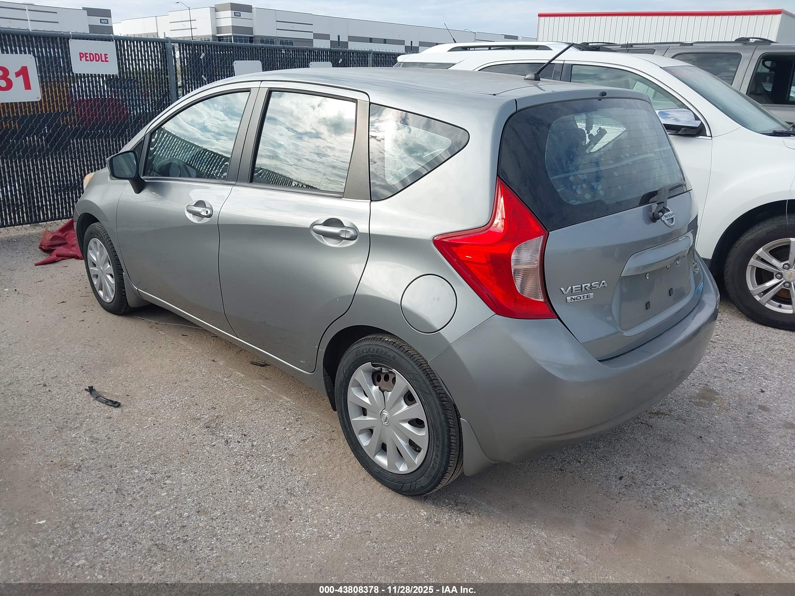 NISSAN VERSA image 3