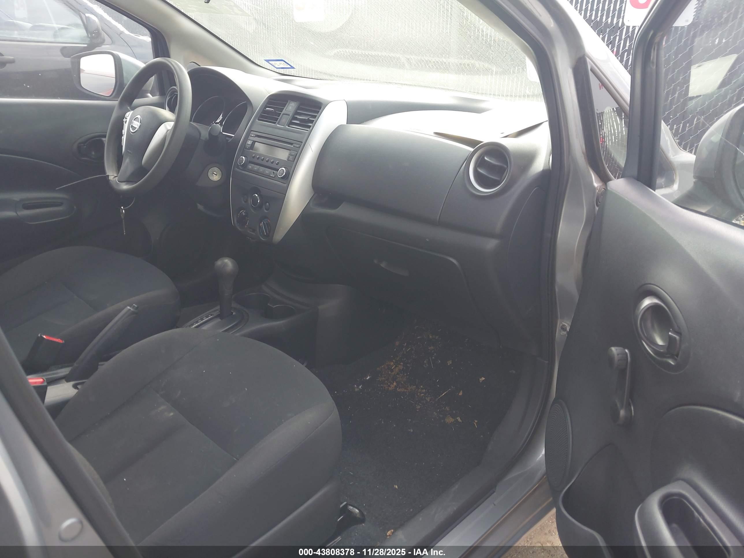 NISSAN VERSA image 5