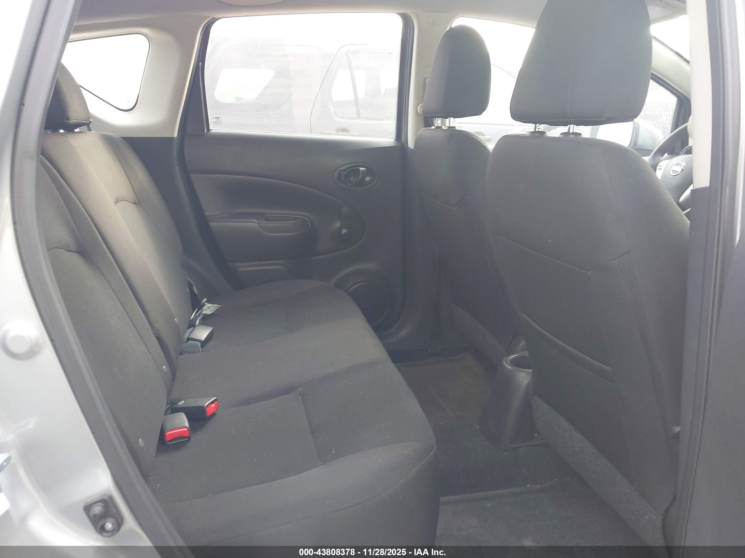 NISSAN VERSA image 8