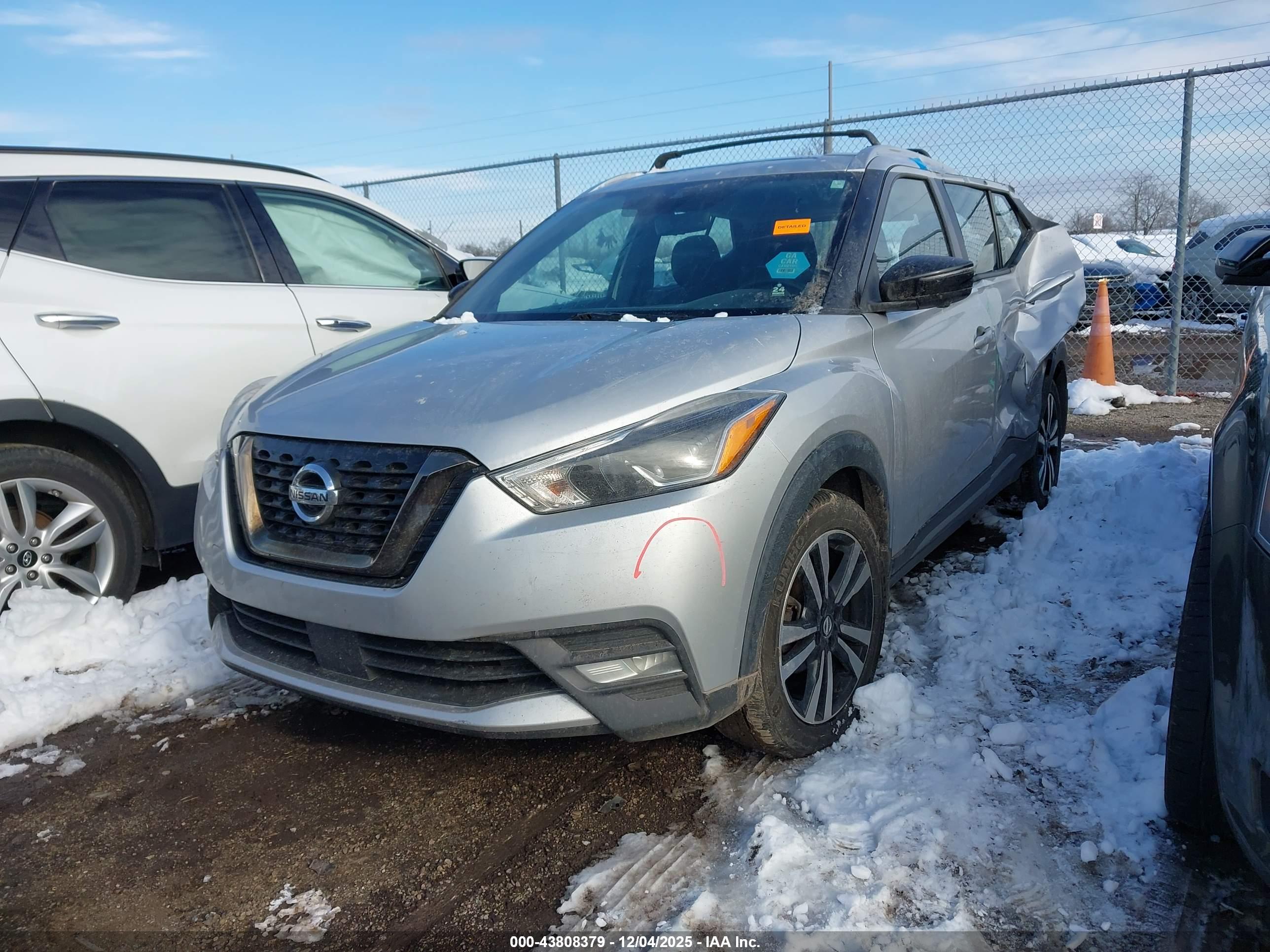 NISSAN KICKS image 2