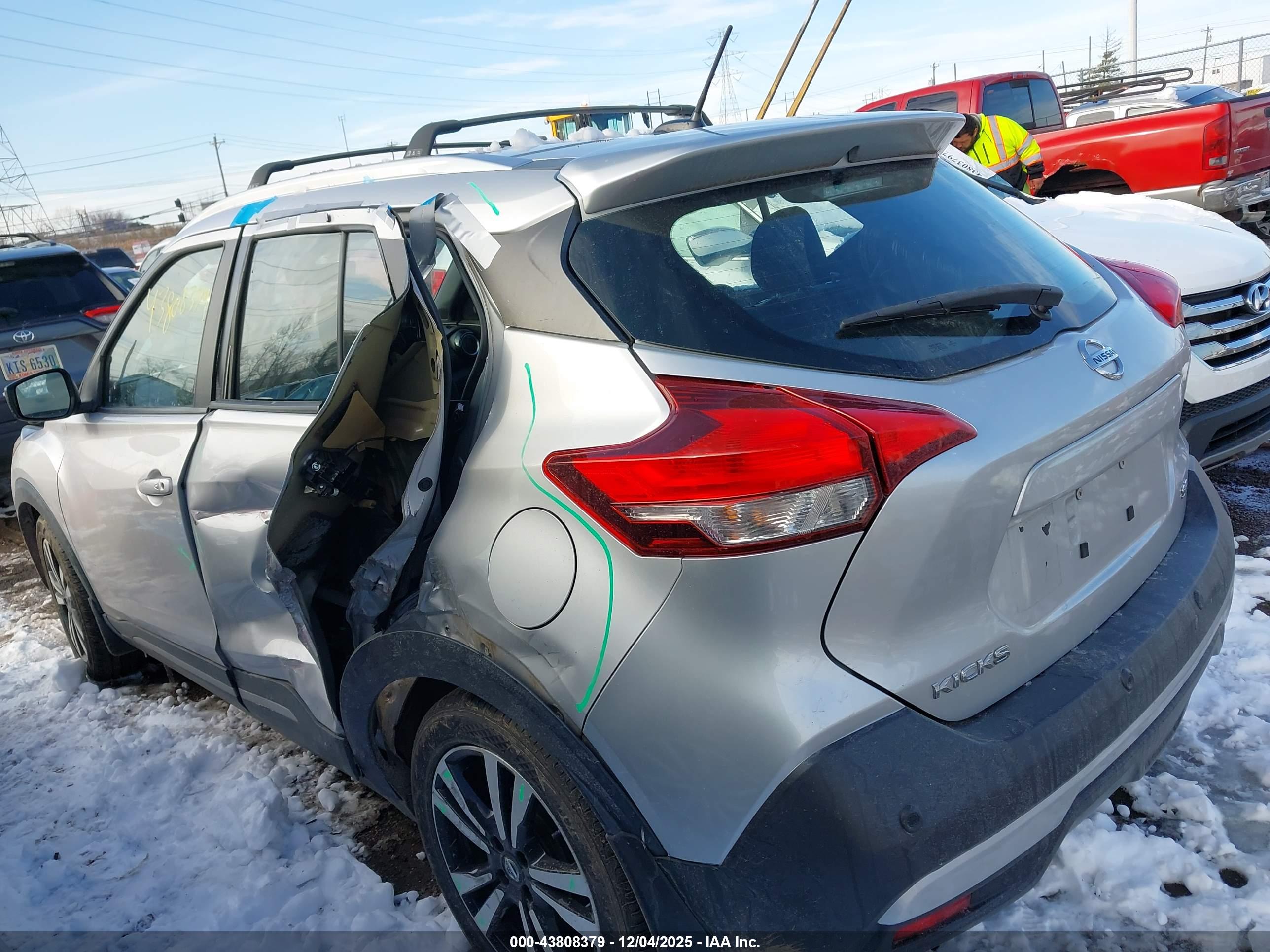 NISSAN KICKS image 6