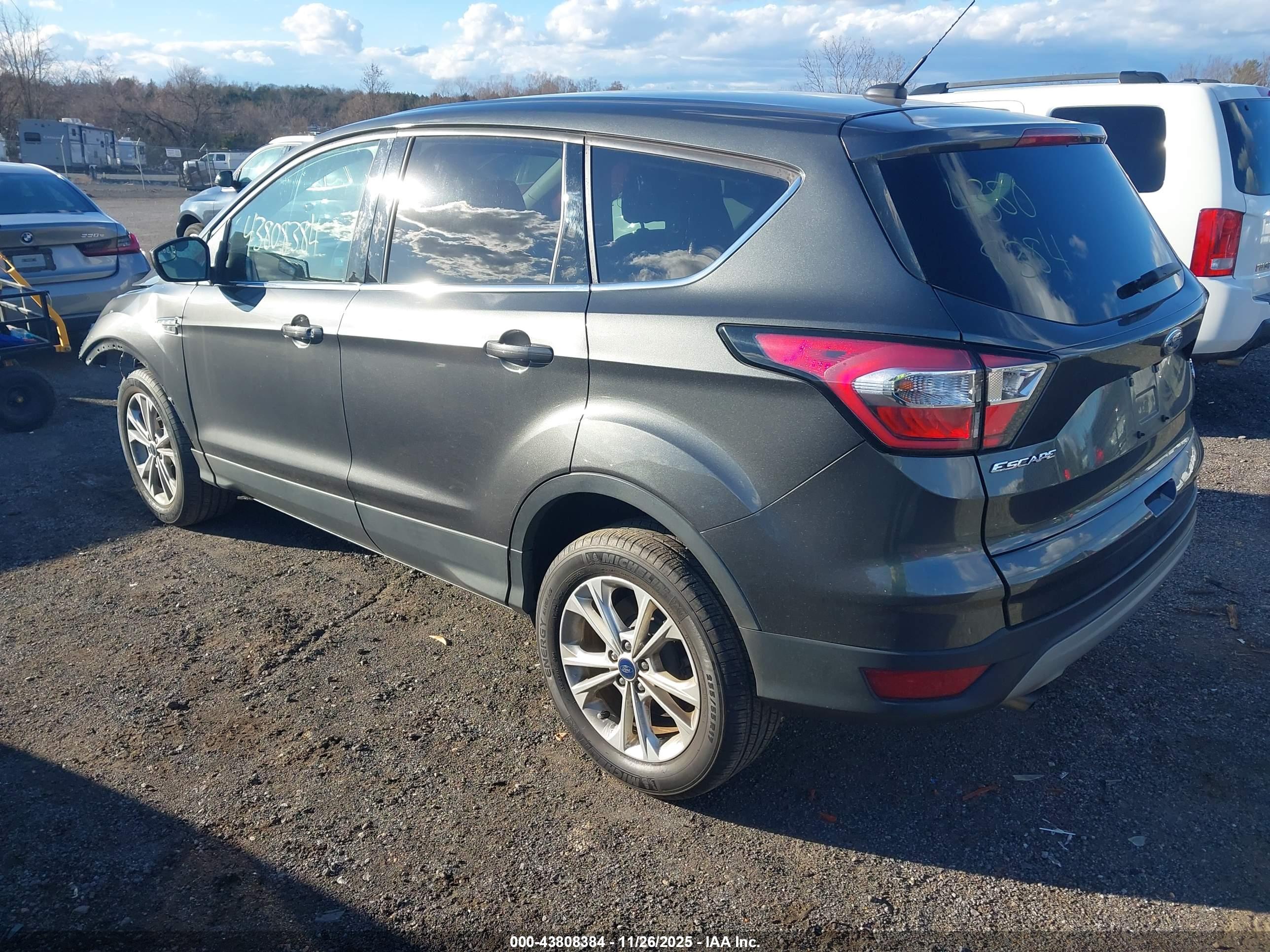 FORD ESCAPE image 3
